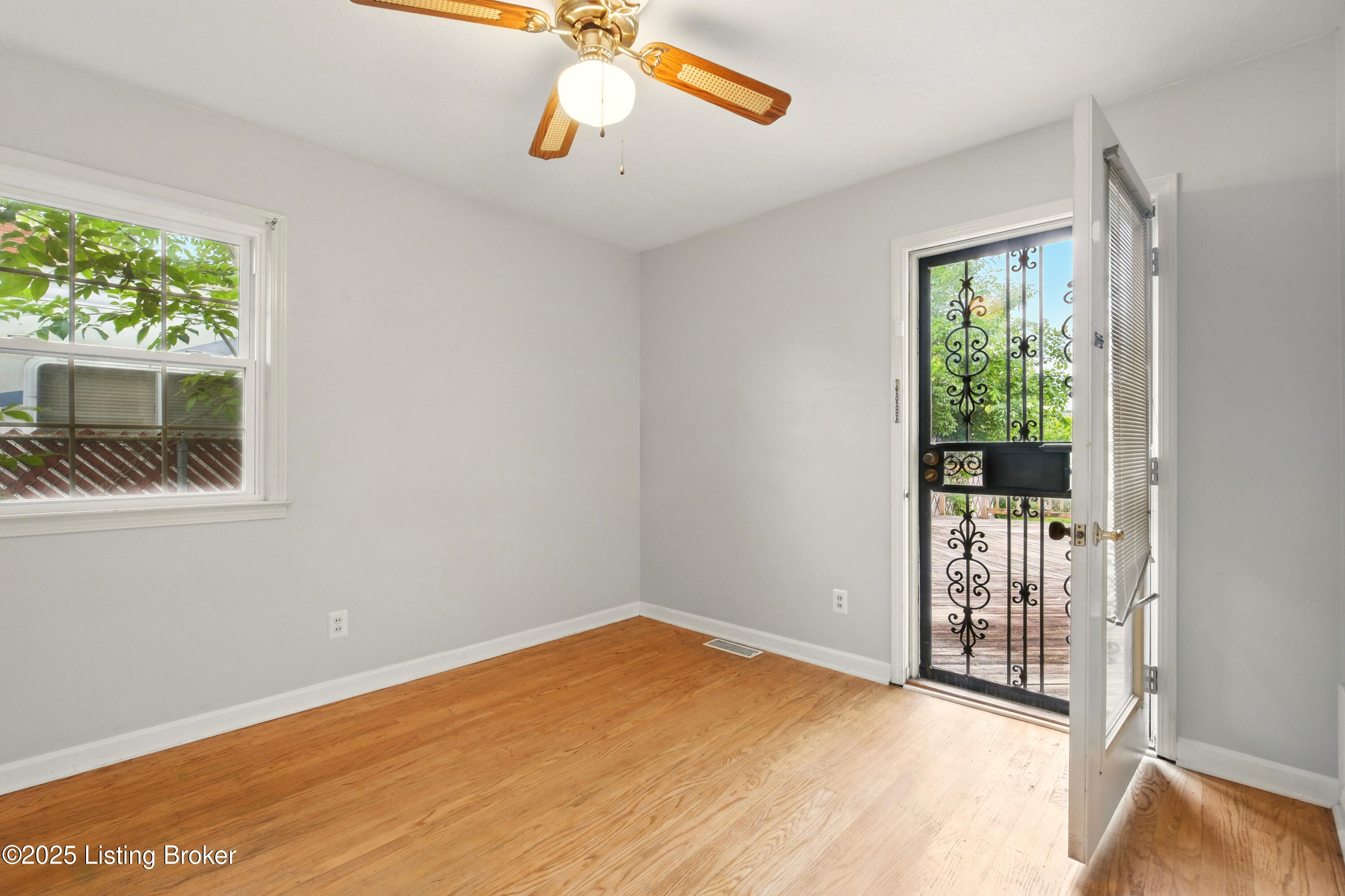 2806 Girard Dr