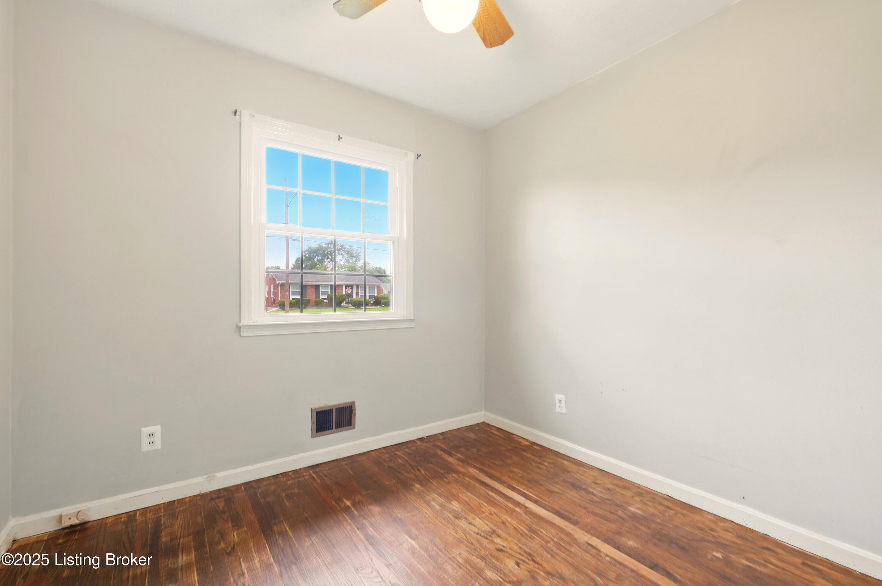 2806 Girard Dr