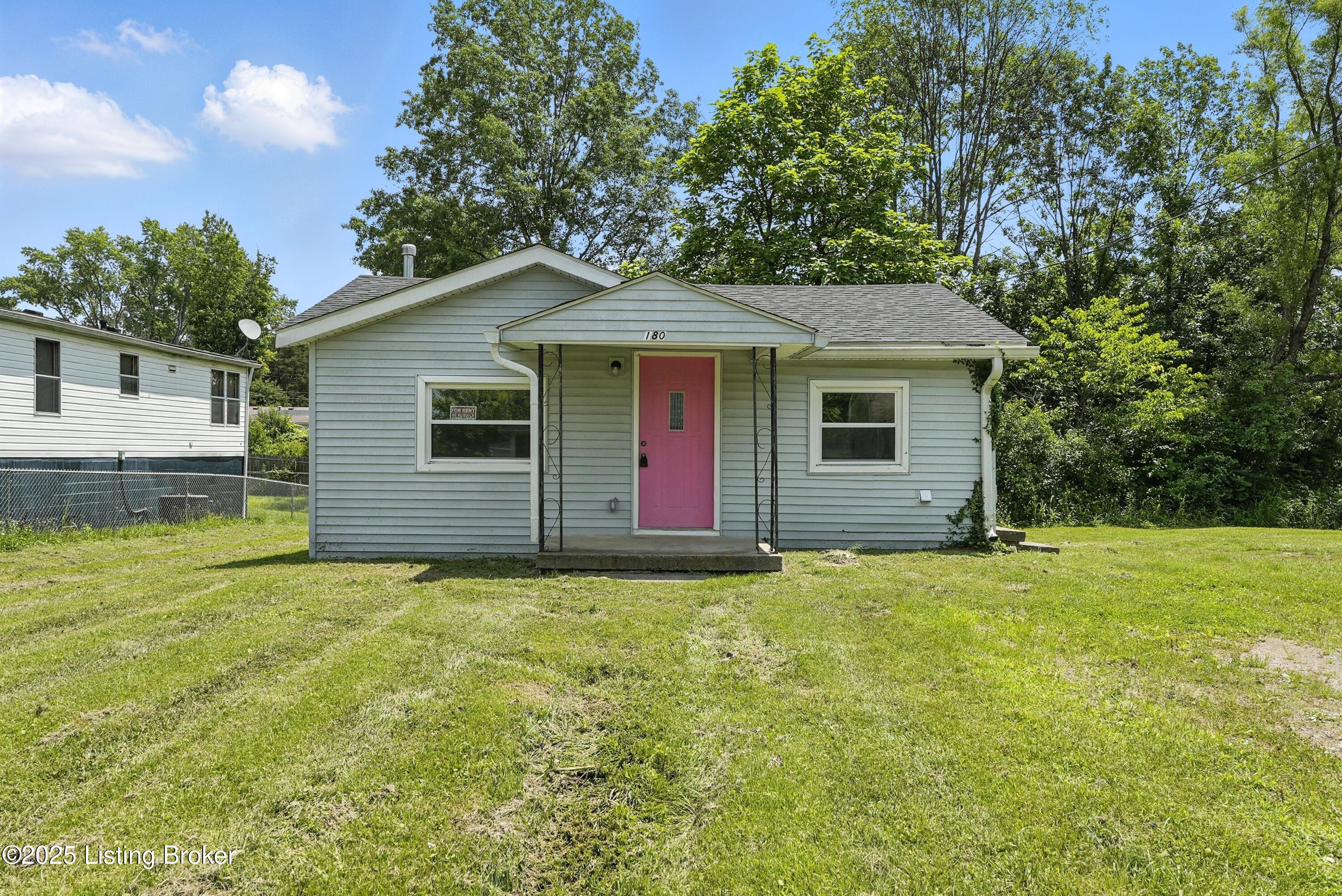 180 Hackberry Ln