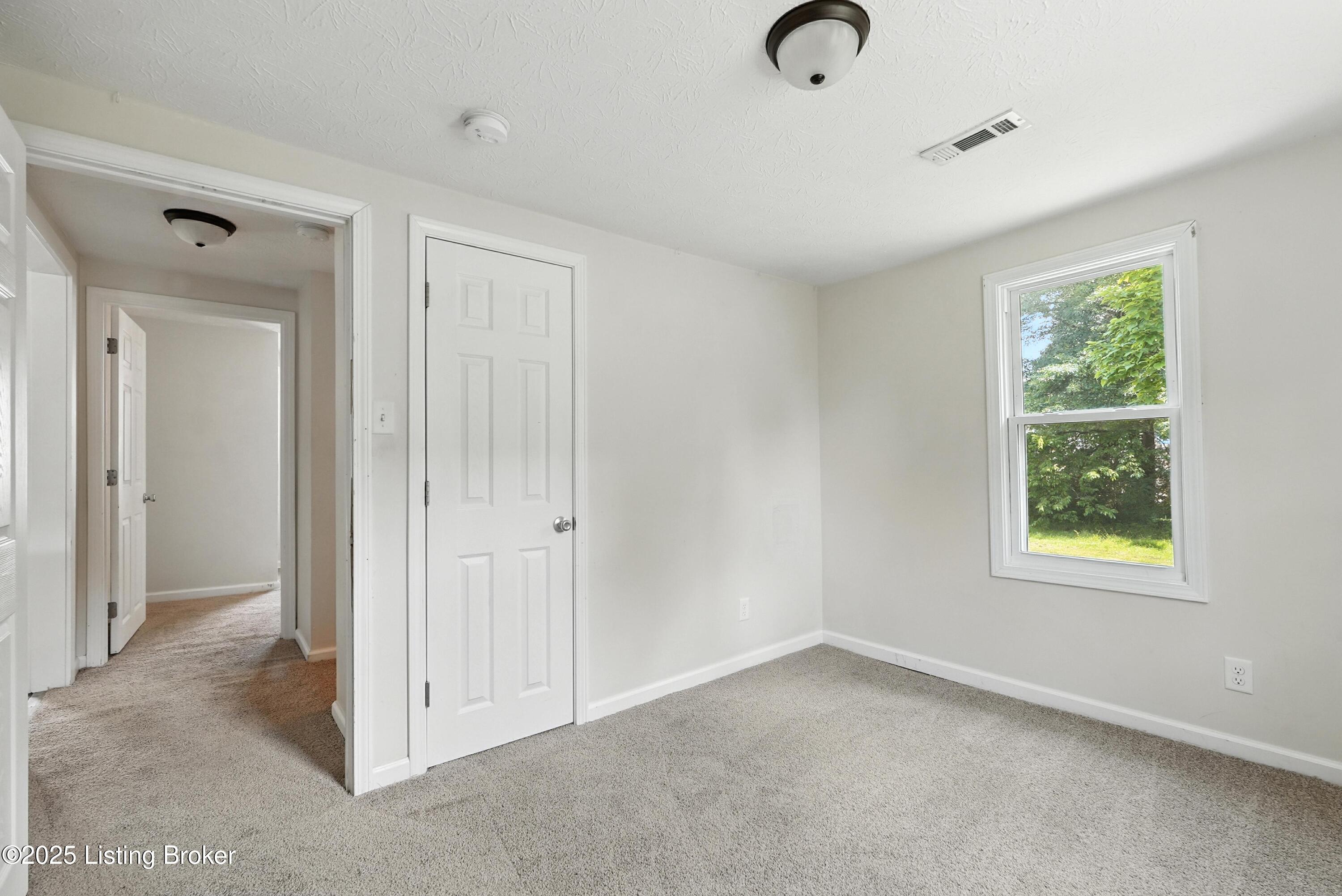 180 Hackberry Ln