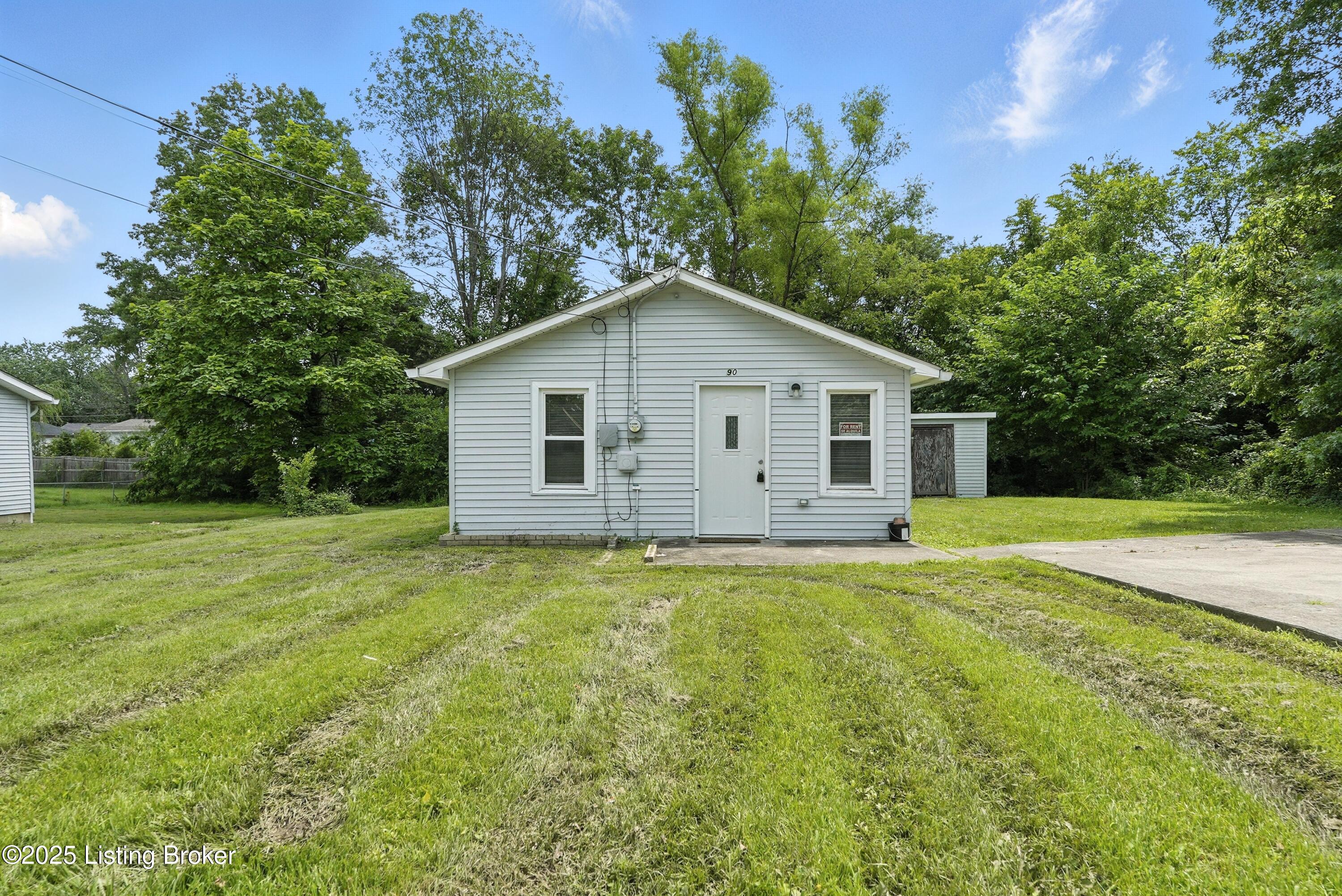 190 Hackberry Ln
