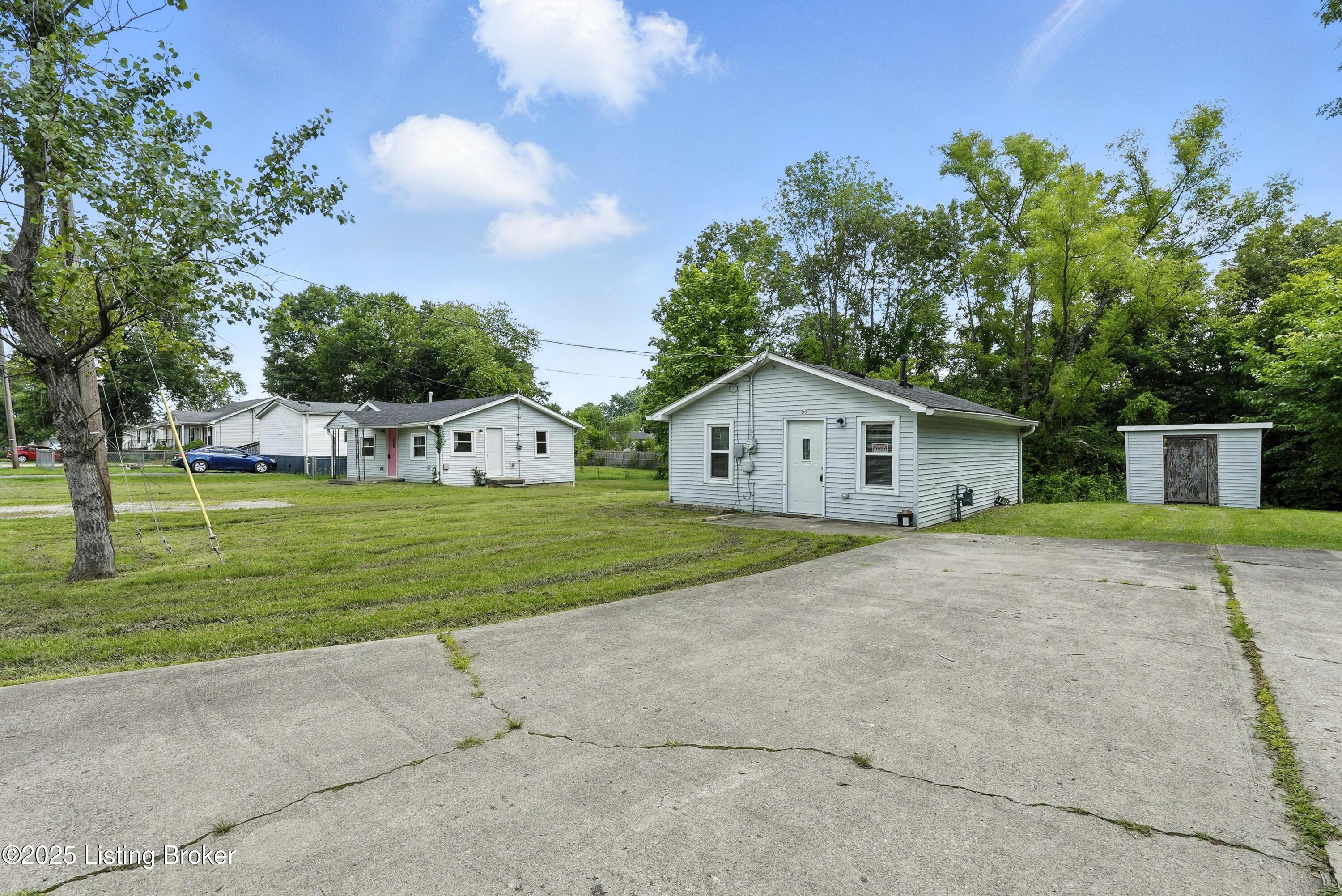 190 Hackberry Ln
