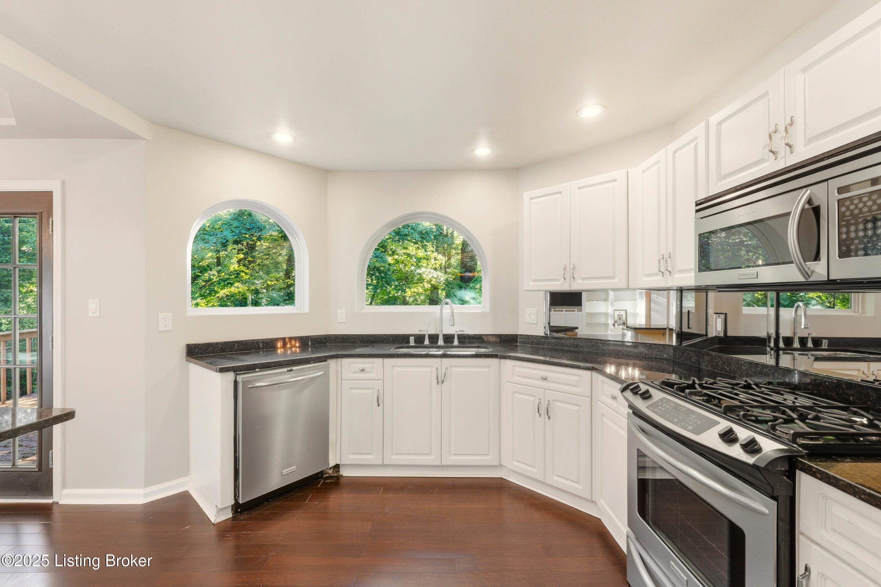 8716 Wooded Trail Ct