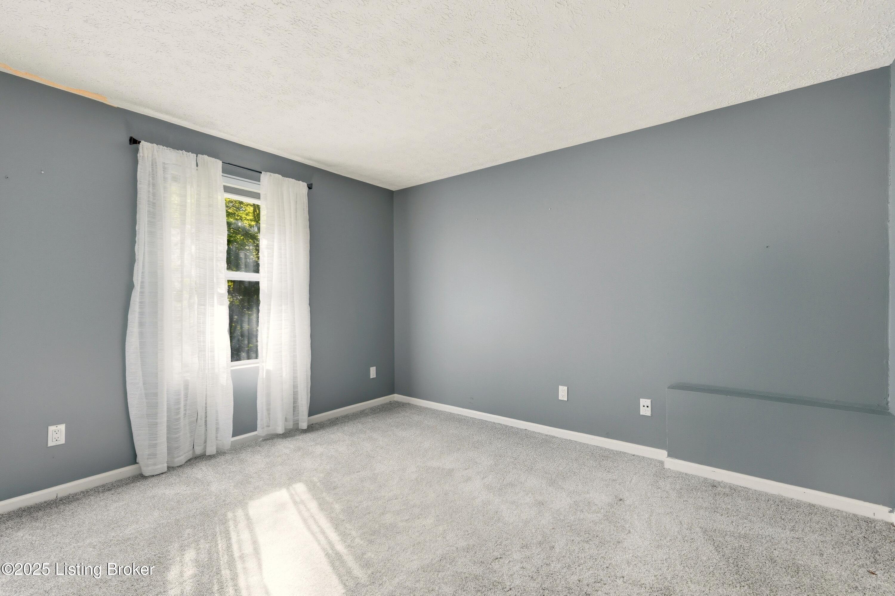 8716 Wooded Trail Ct