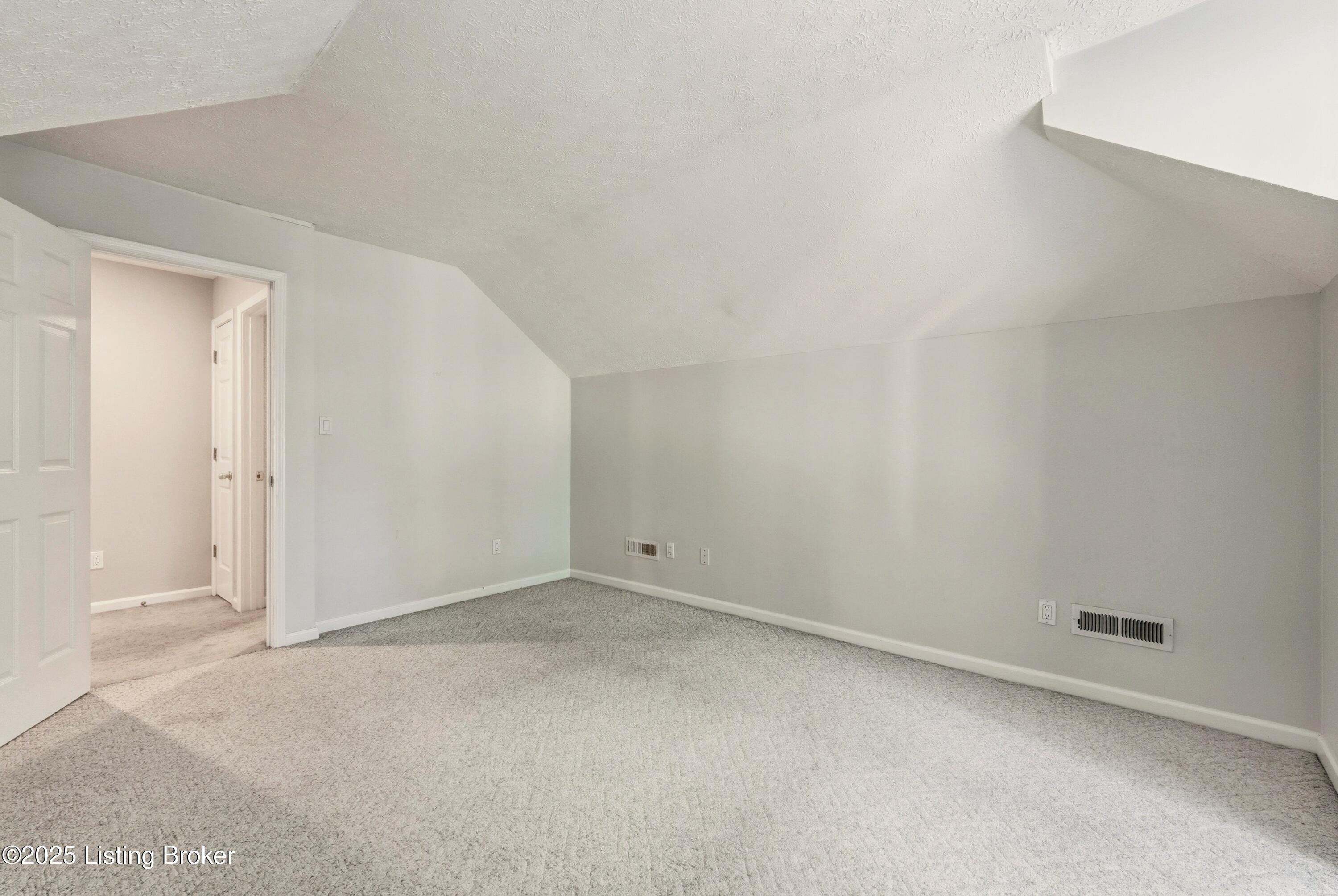 8716 Wooded Trail Ct