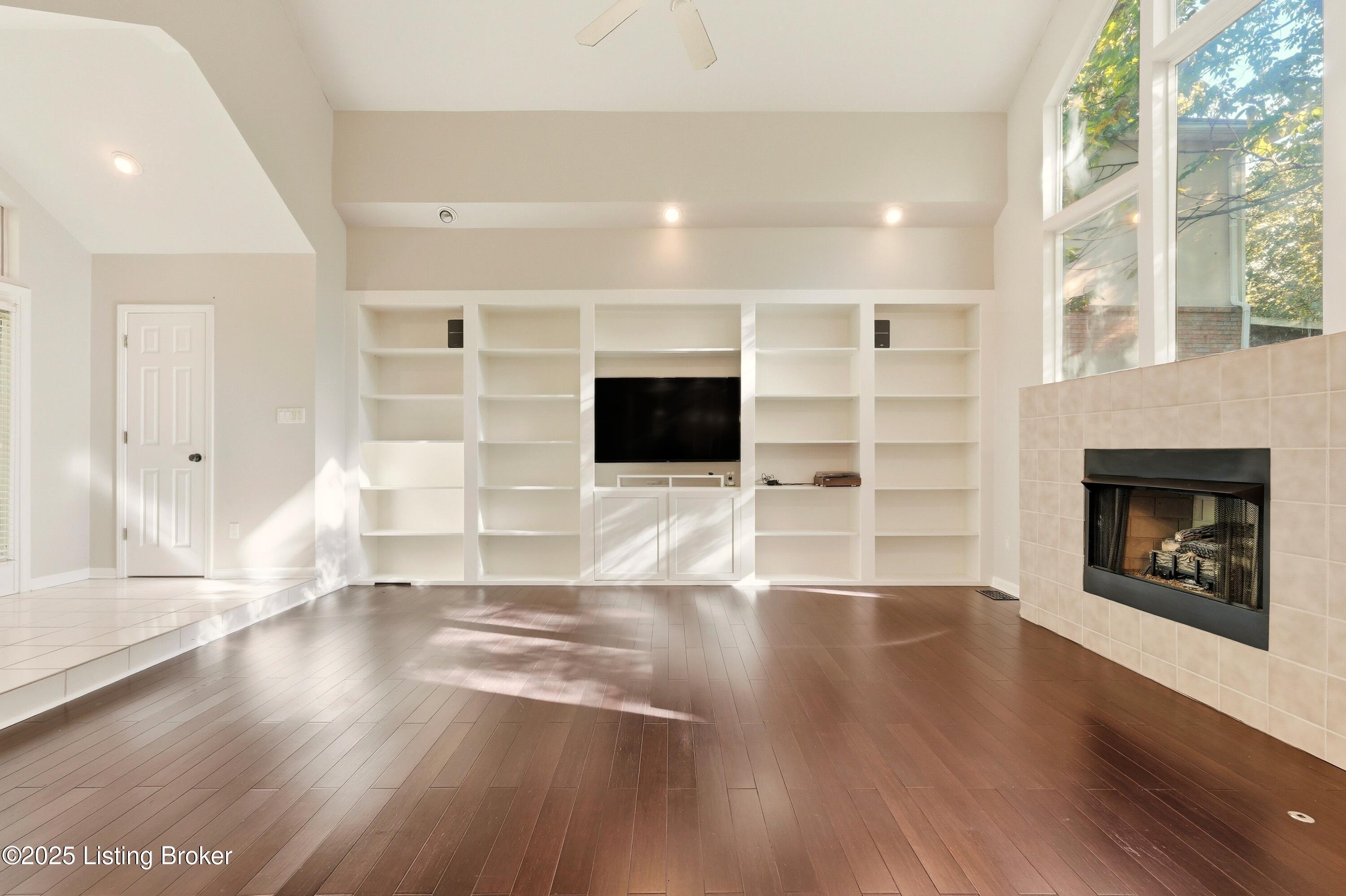 8716 Wooded Trail Ct