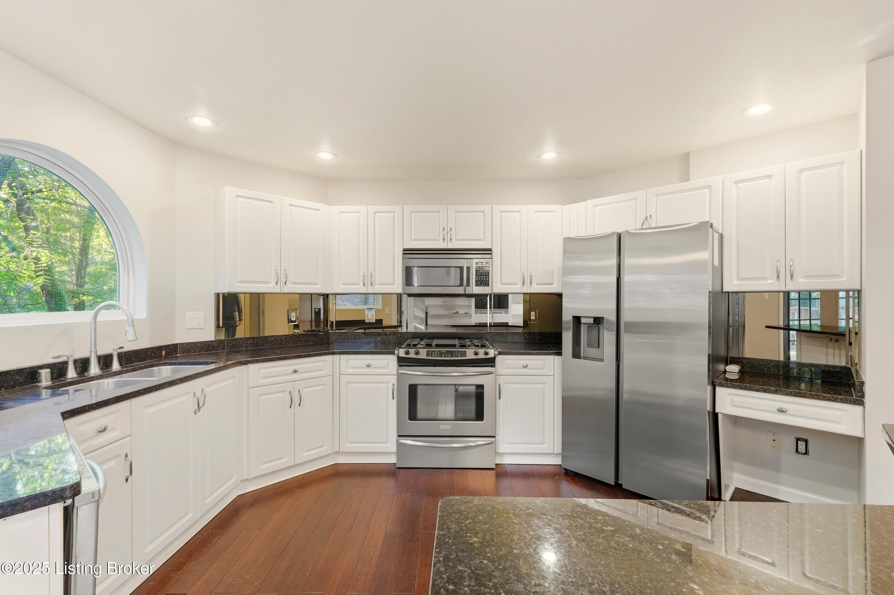 8716 Wooded Trail Ct