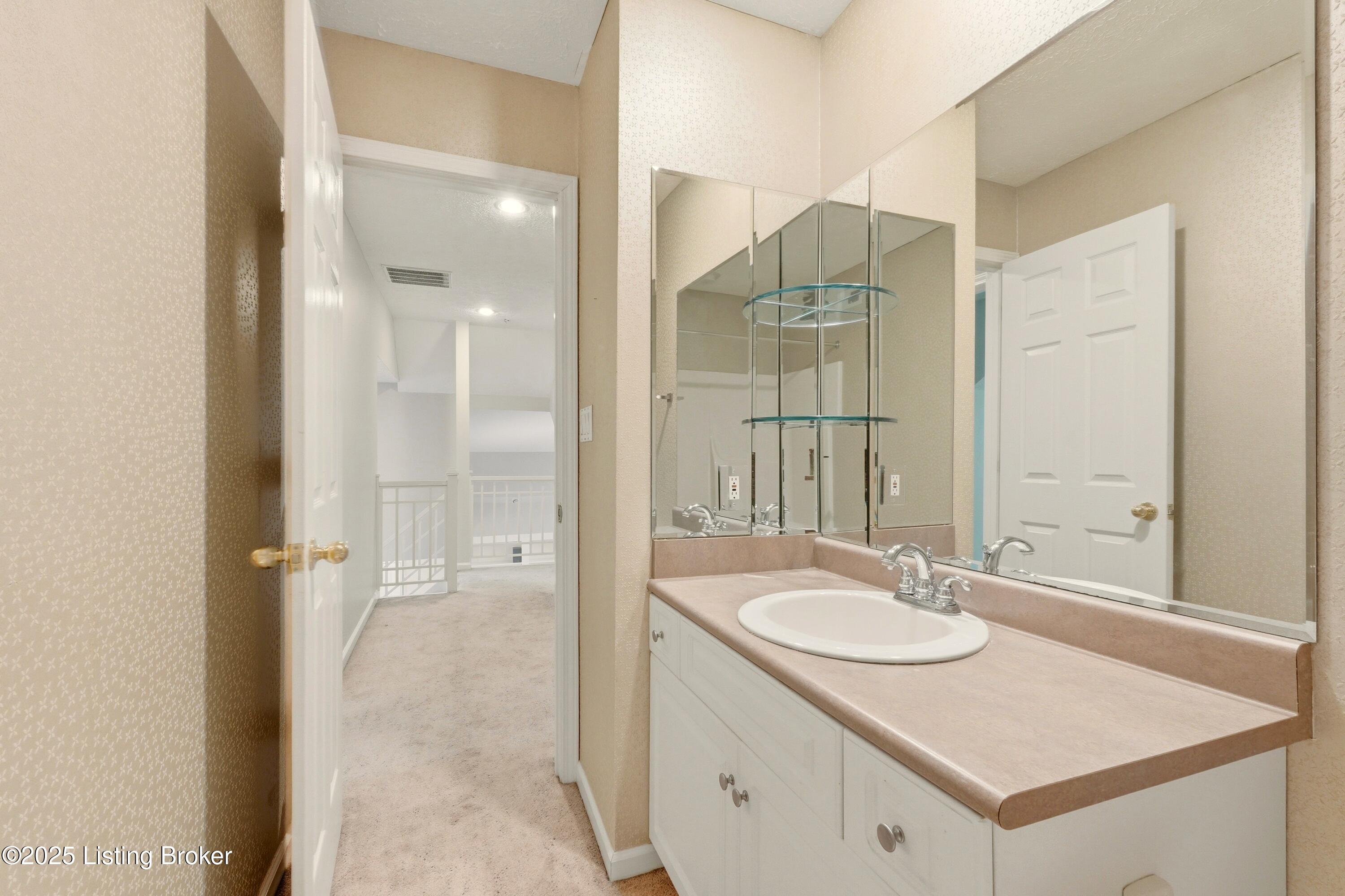 8716 Wooded Trail Ct