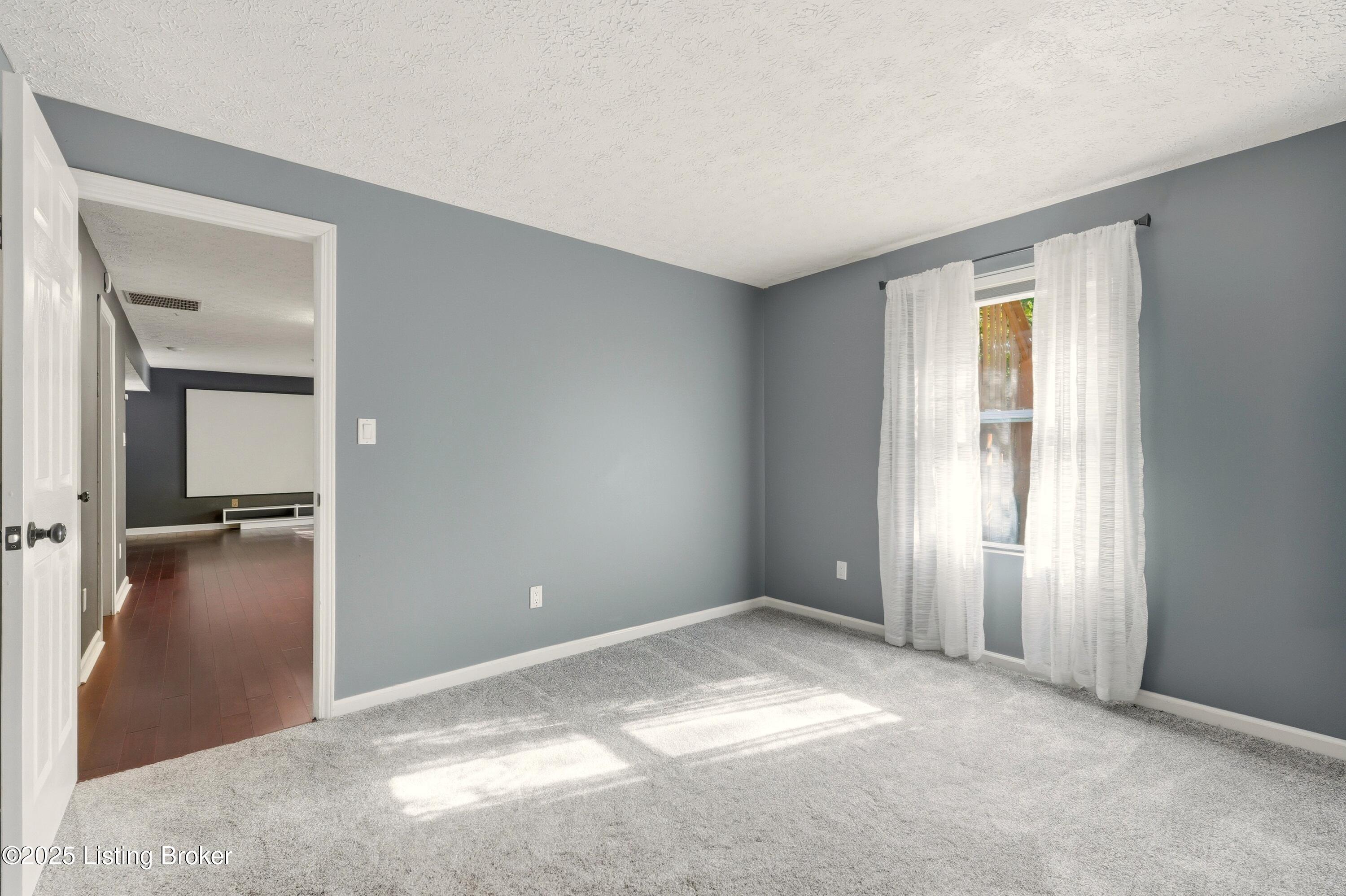 8716 Wooded Trail Ct