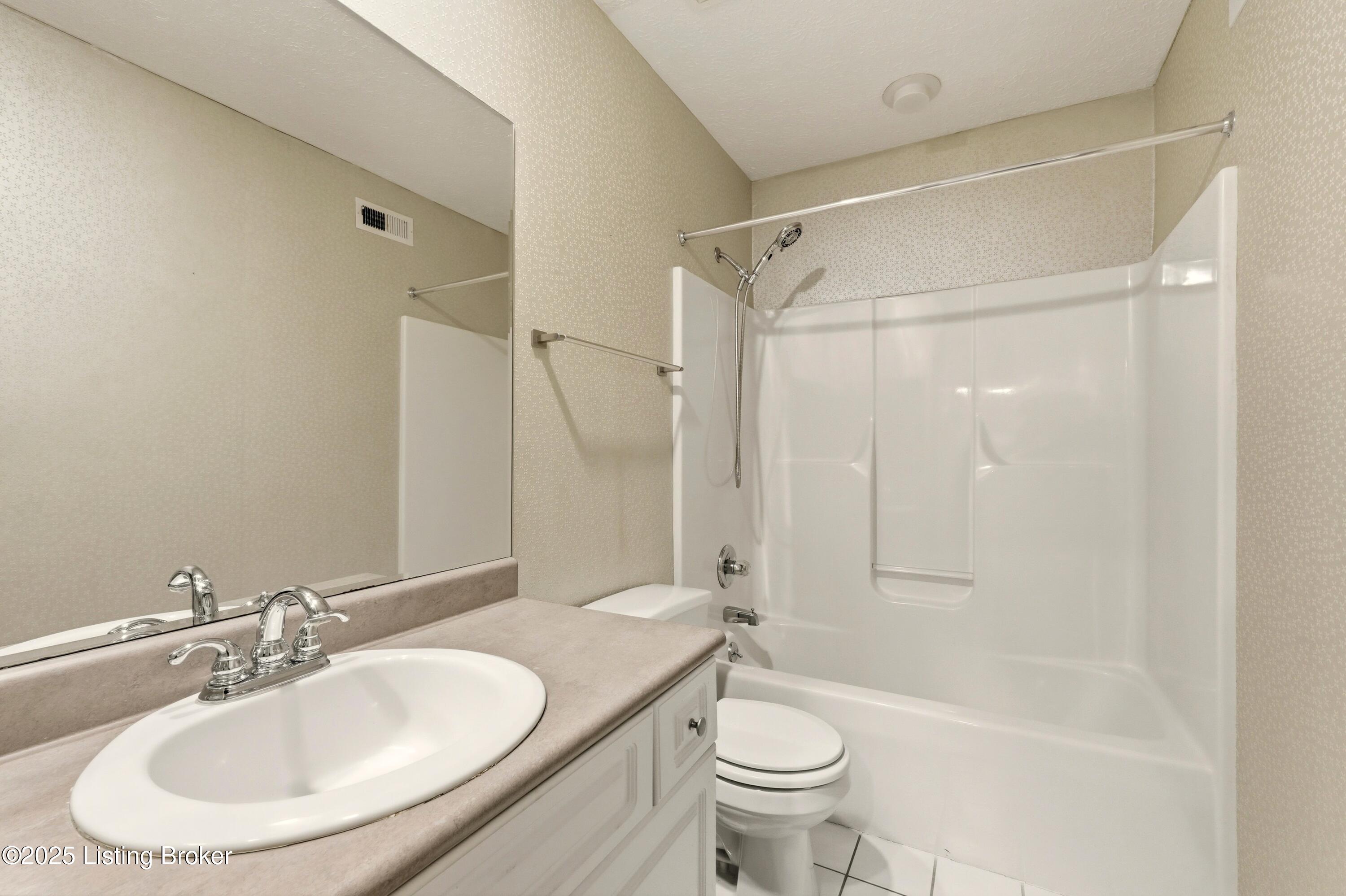 8716 Wooded Trail Ct