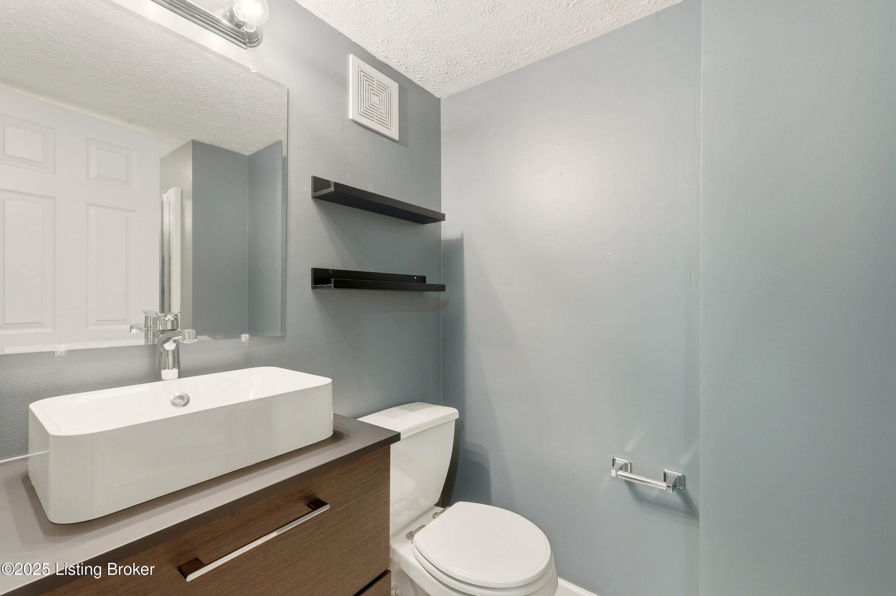 8716 Wooded Trail Ct