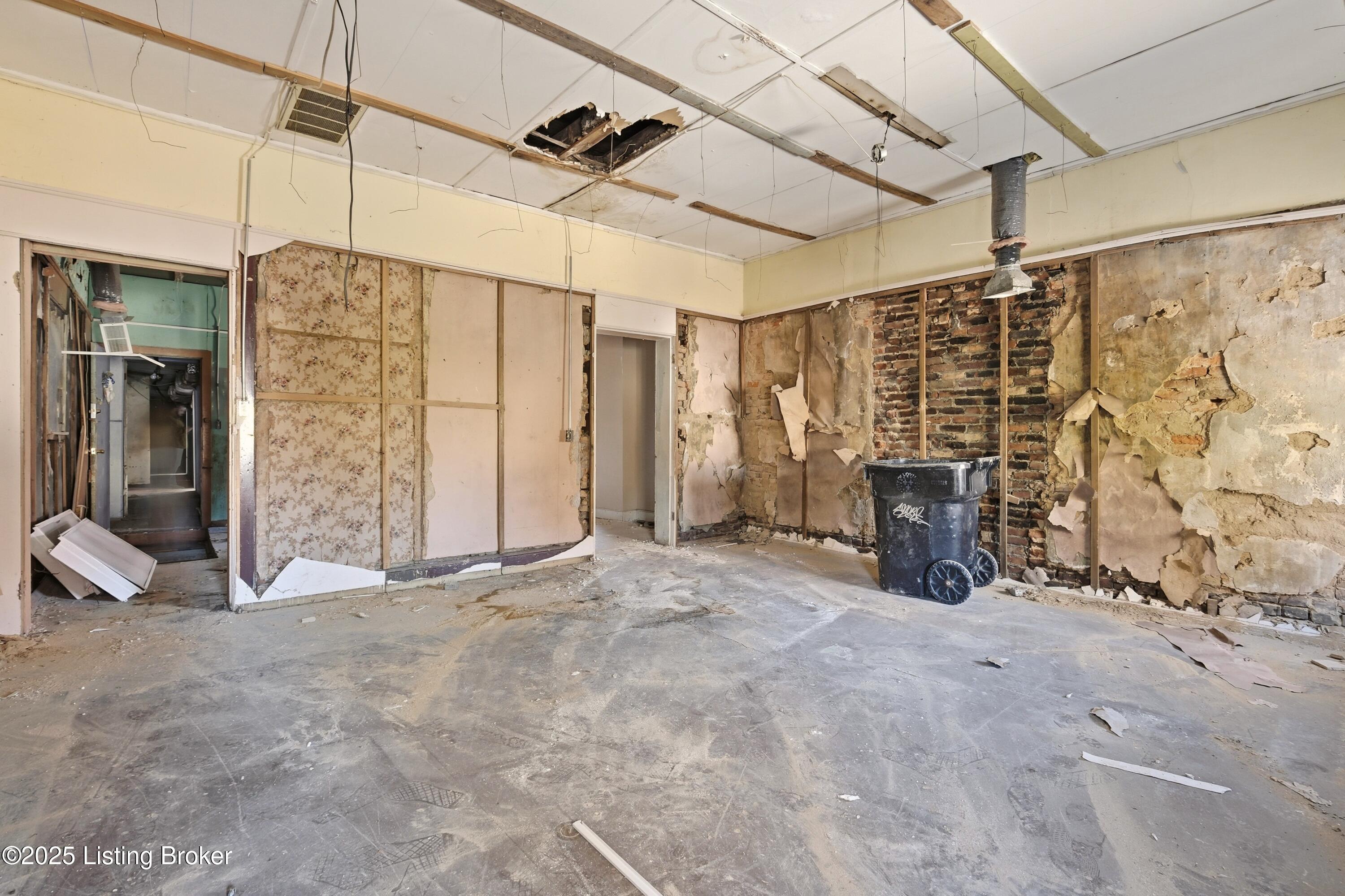 1000 E Muhammad Ali Blvd