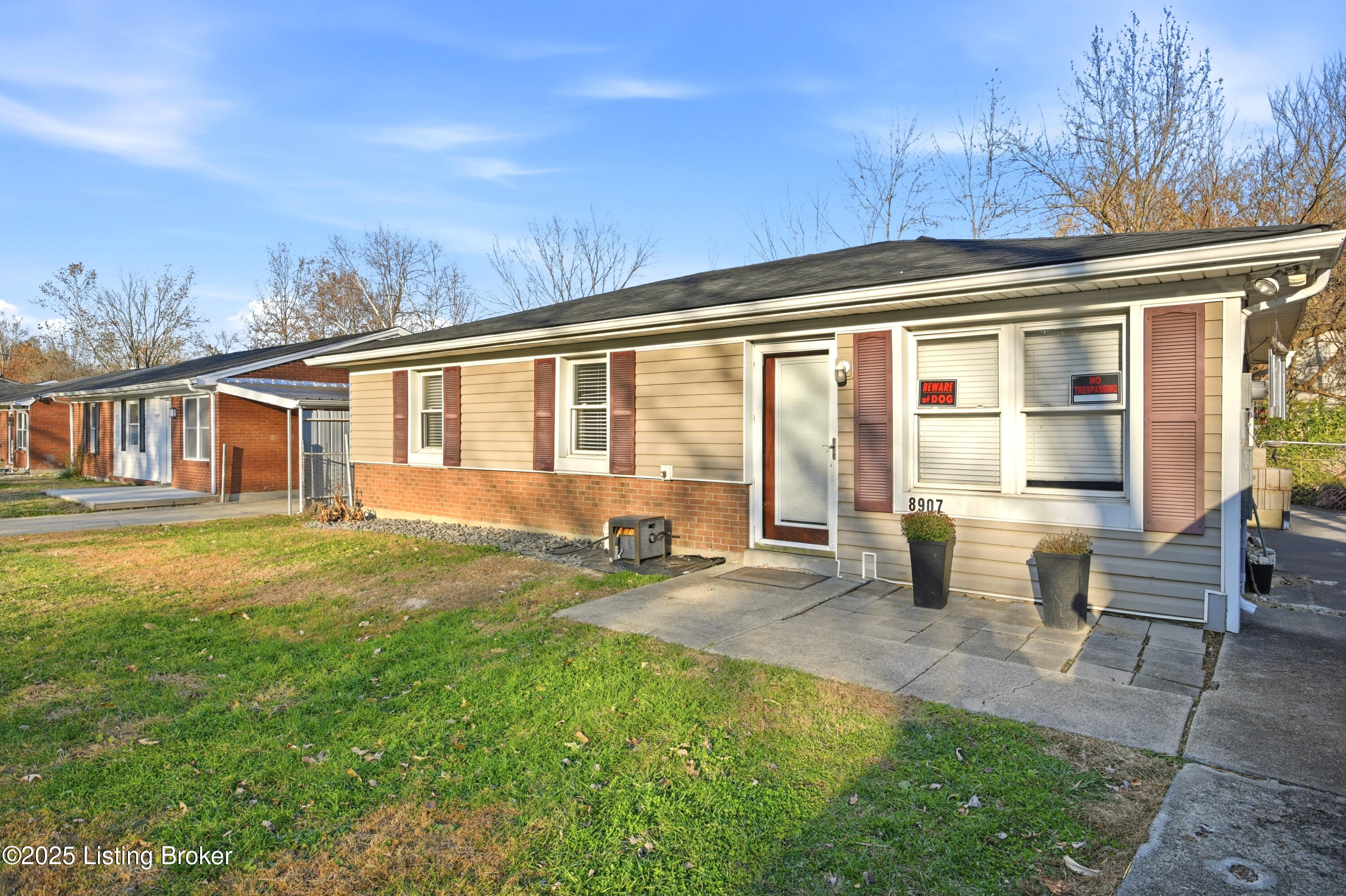 8907 Maplecreek Dr