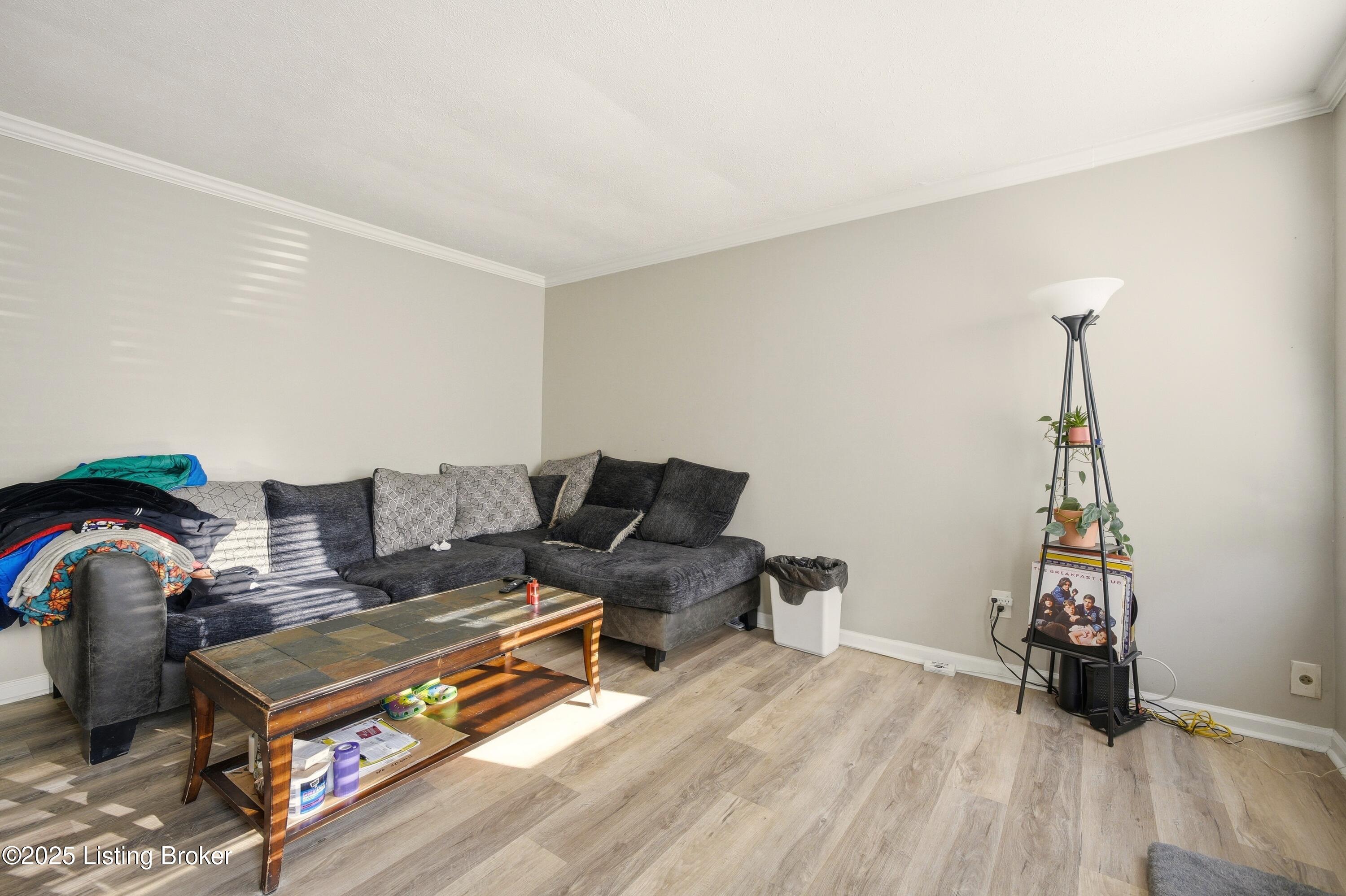 8907 Maplecreek Dr
