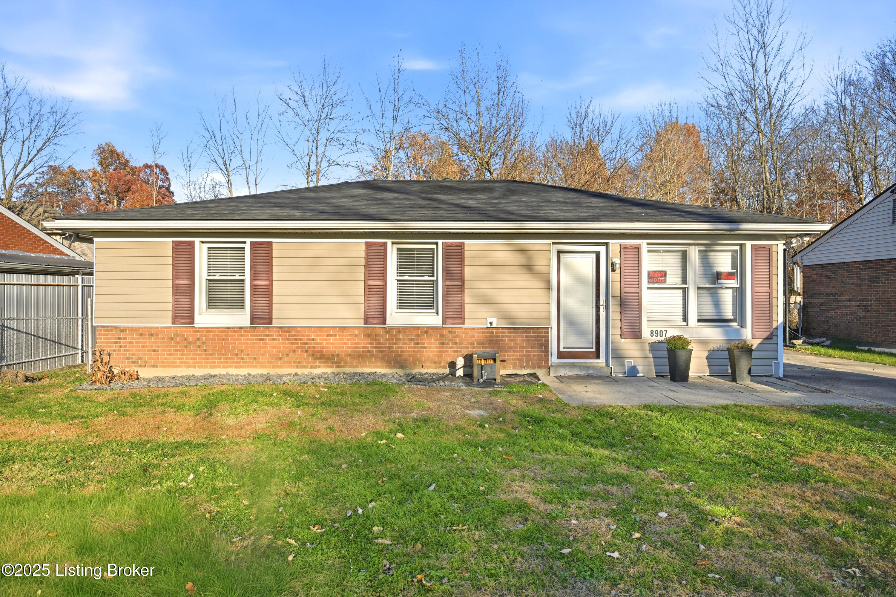 8907 Maplecreek Dr