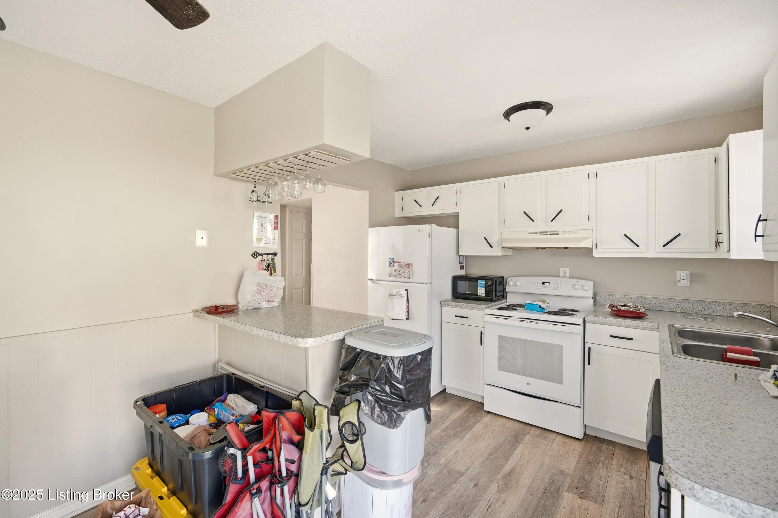8907 Maplecreek Dr