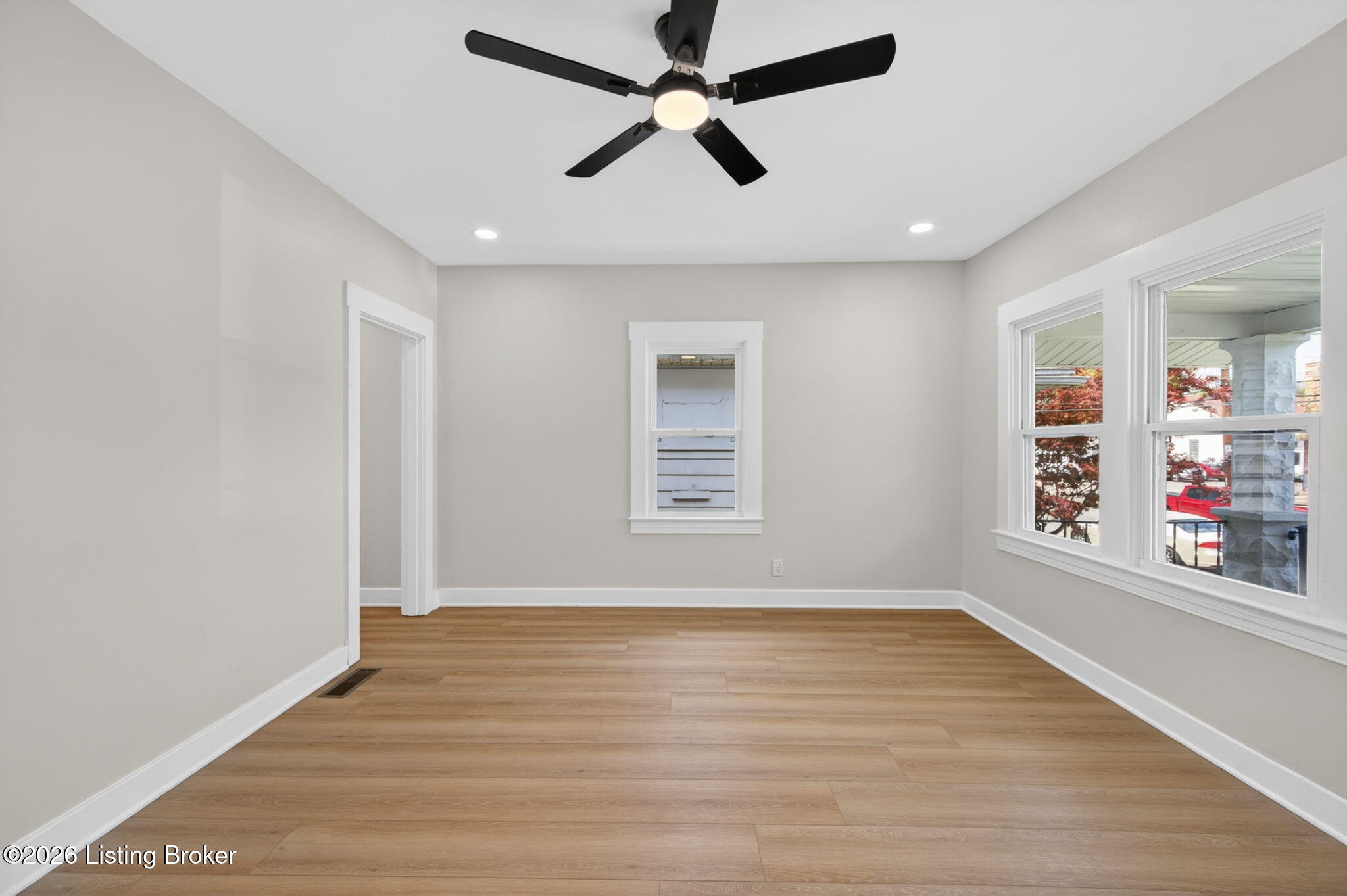518 W Evelyn Ave