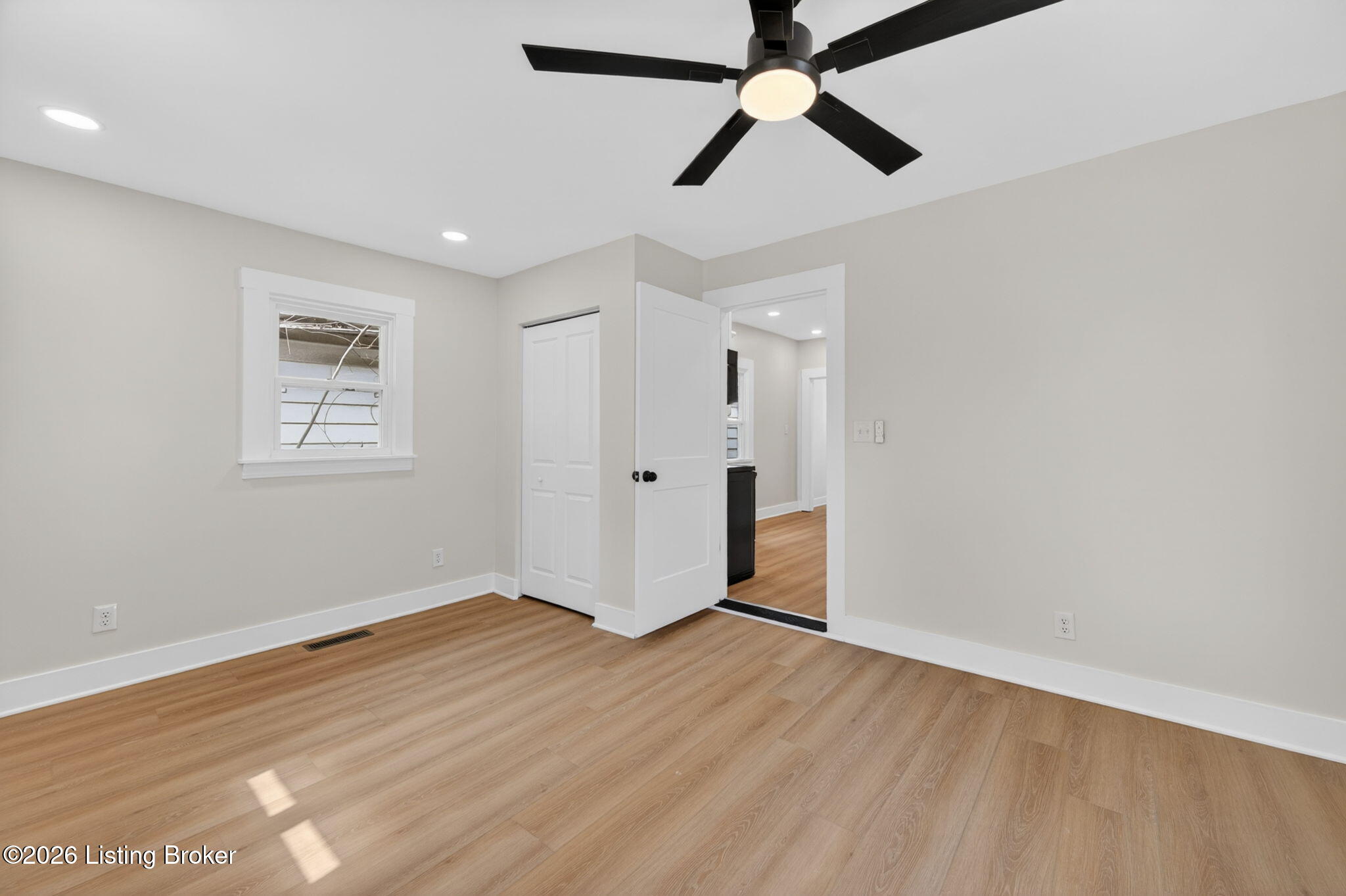 518 W Evelyn Ave
