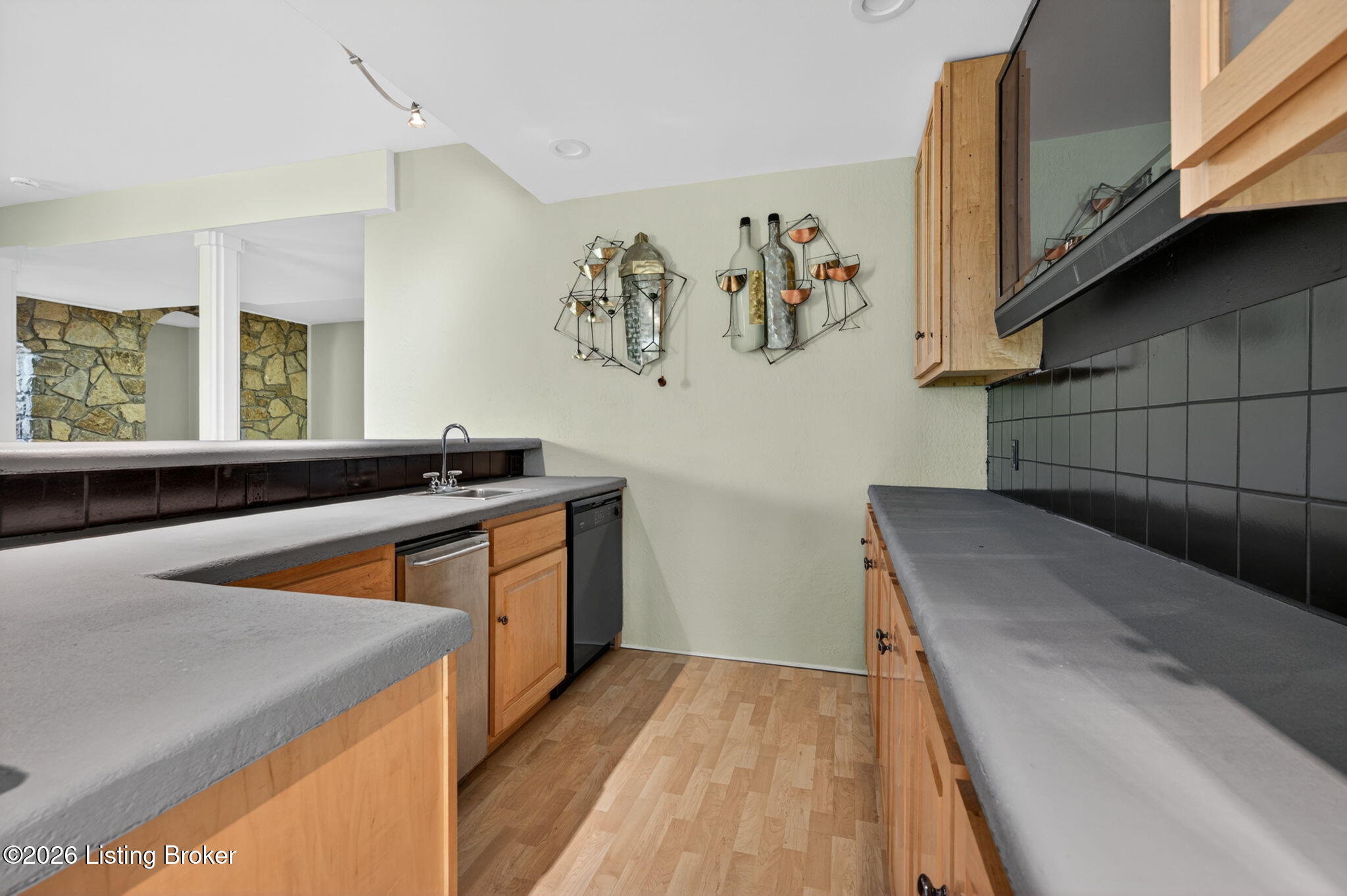 3 Scenic Hill Ct