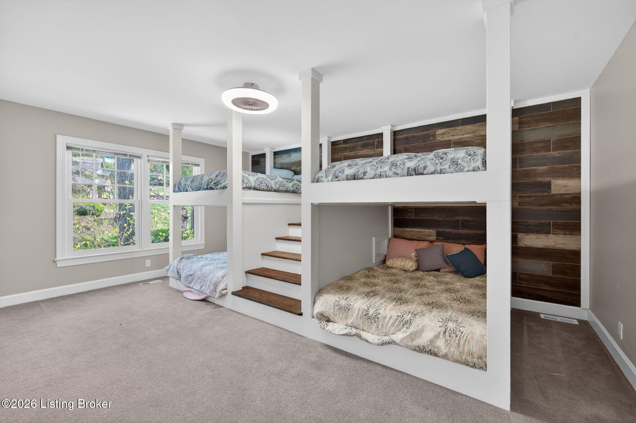 3 Scenic Hill Ct