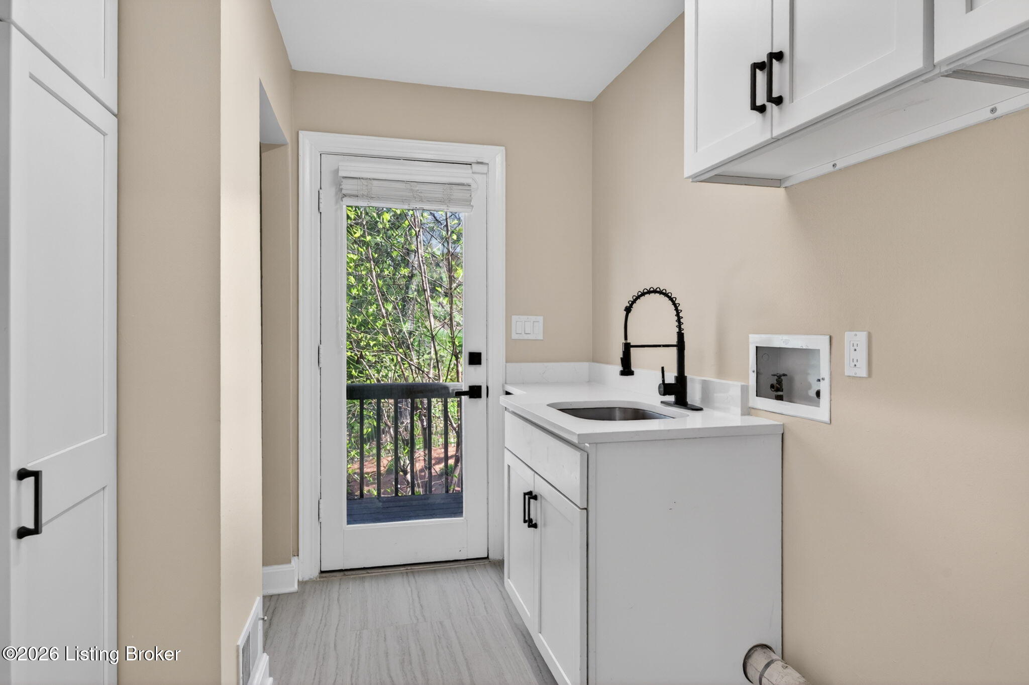 3 Scenic Hill Ct