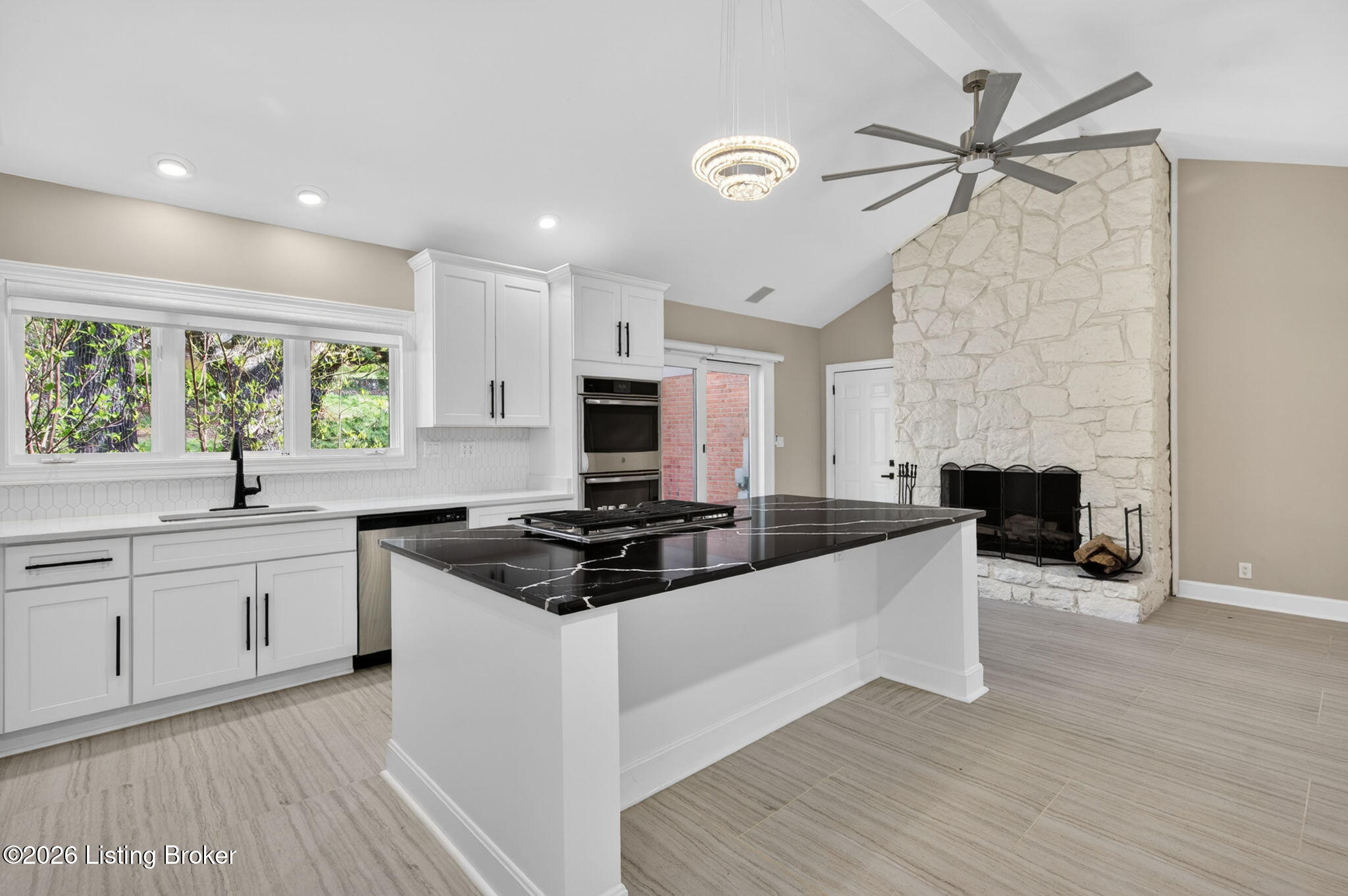 3 Scenic Hill Ct