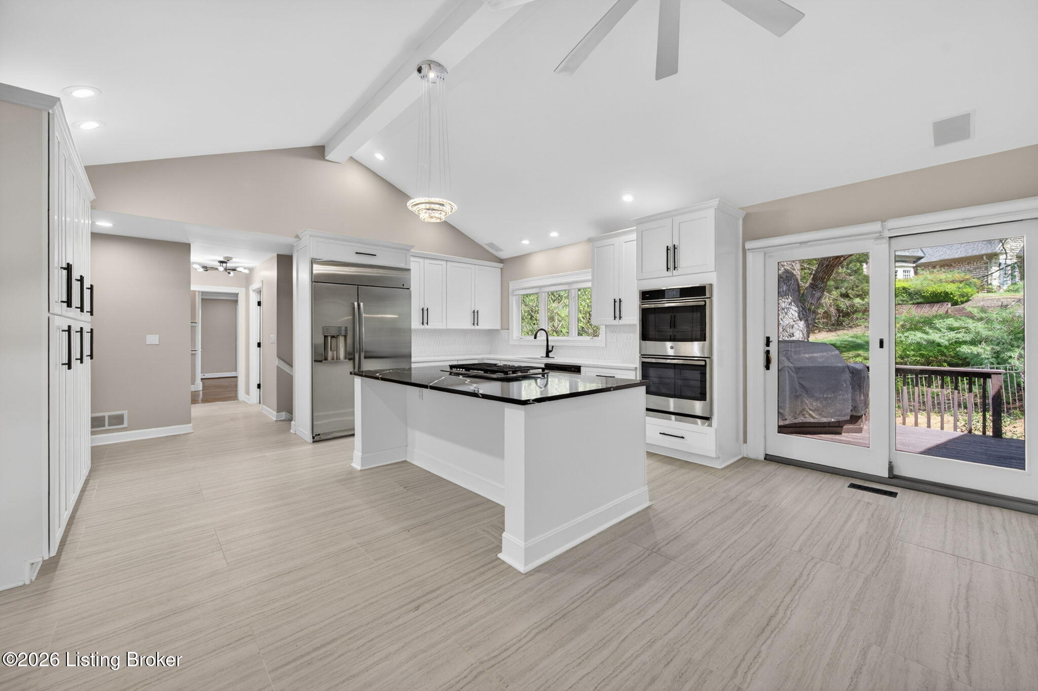 3 Scenic Hill Ct