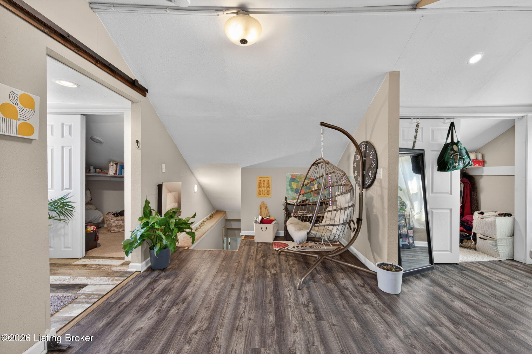 511 W Whitney Ave