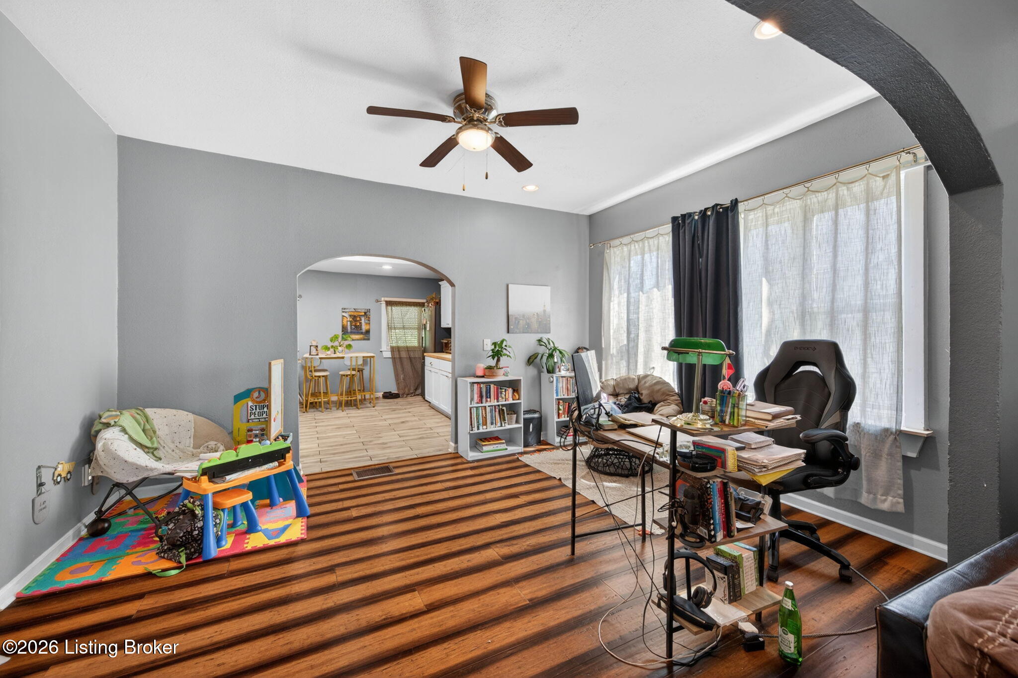 511 W Whitney Ave