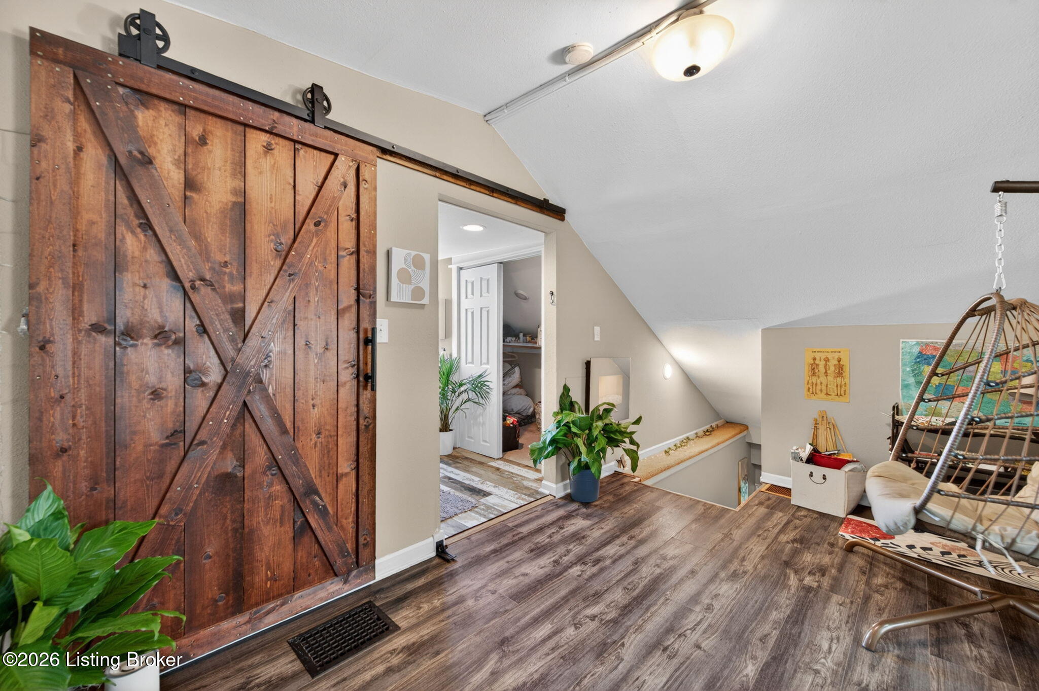 511 W Whitney Ave