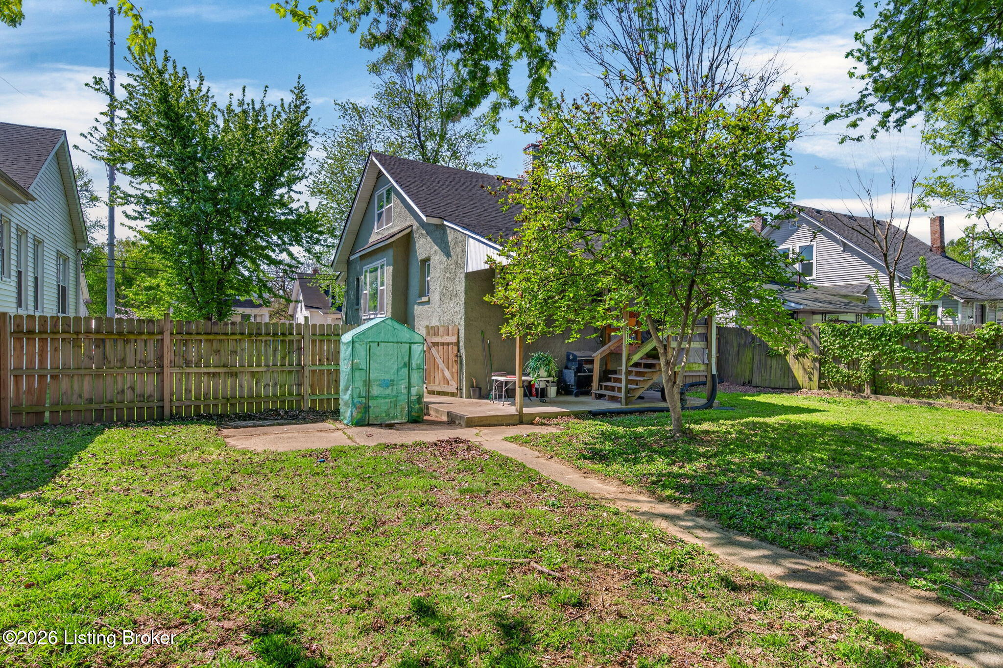 511 W Whitney Ave