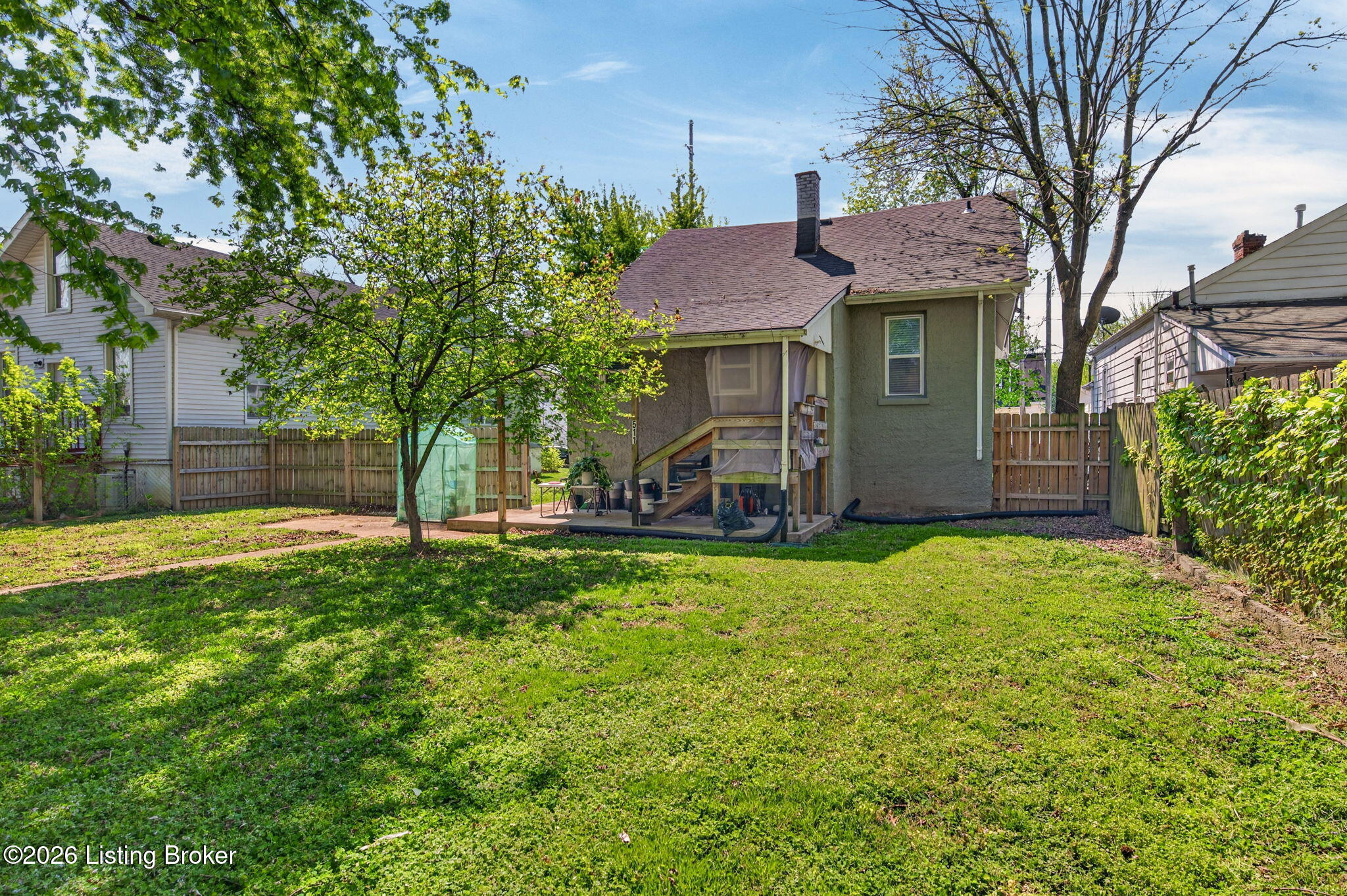 511 W Whitney Ave