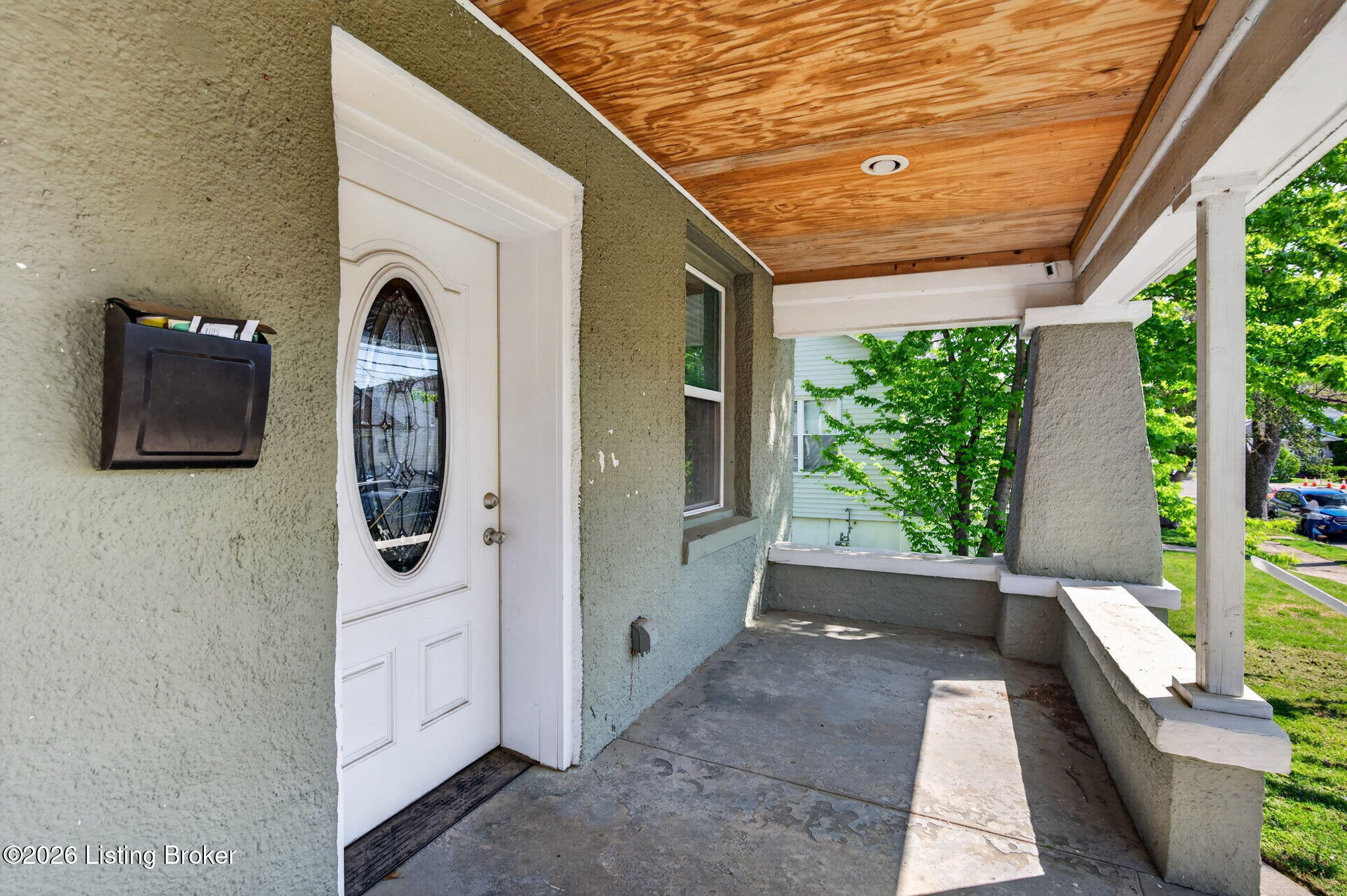 511 W Whitney Ave