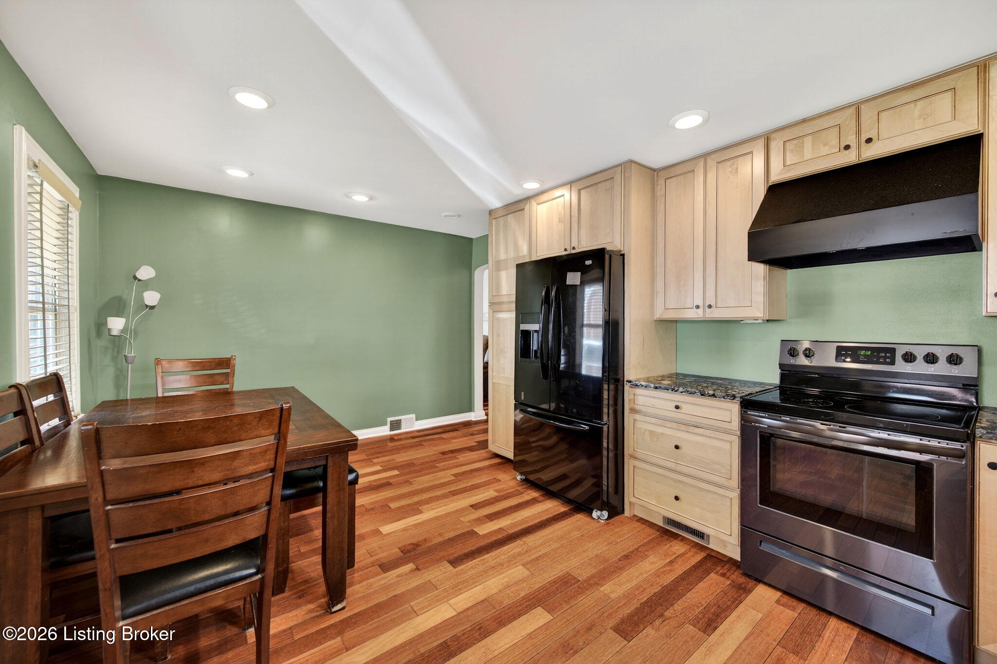 3012 Louisa Ave