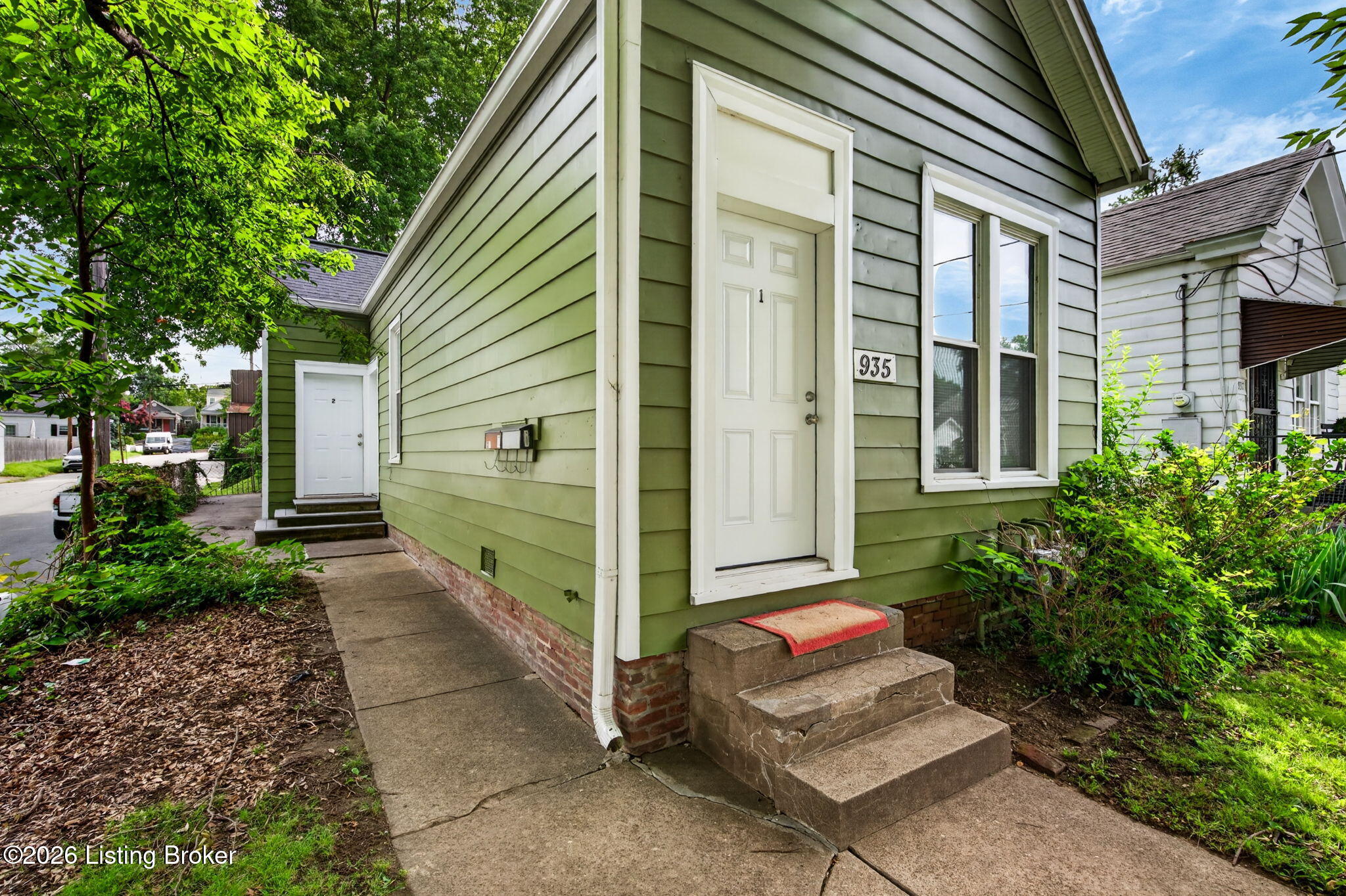 935 Samuel St