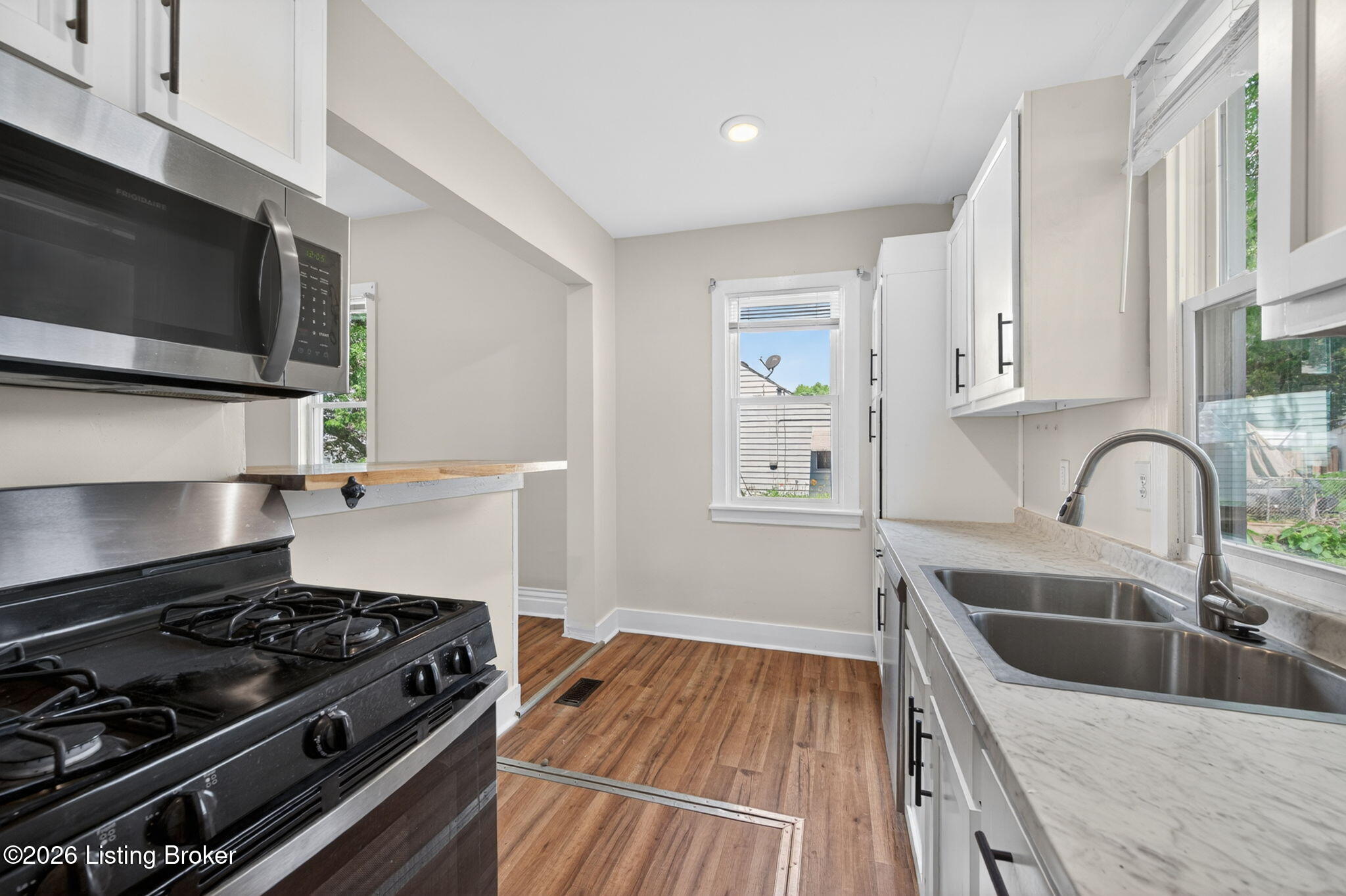 935 Samuel St