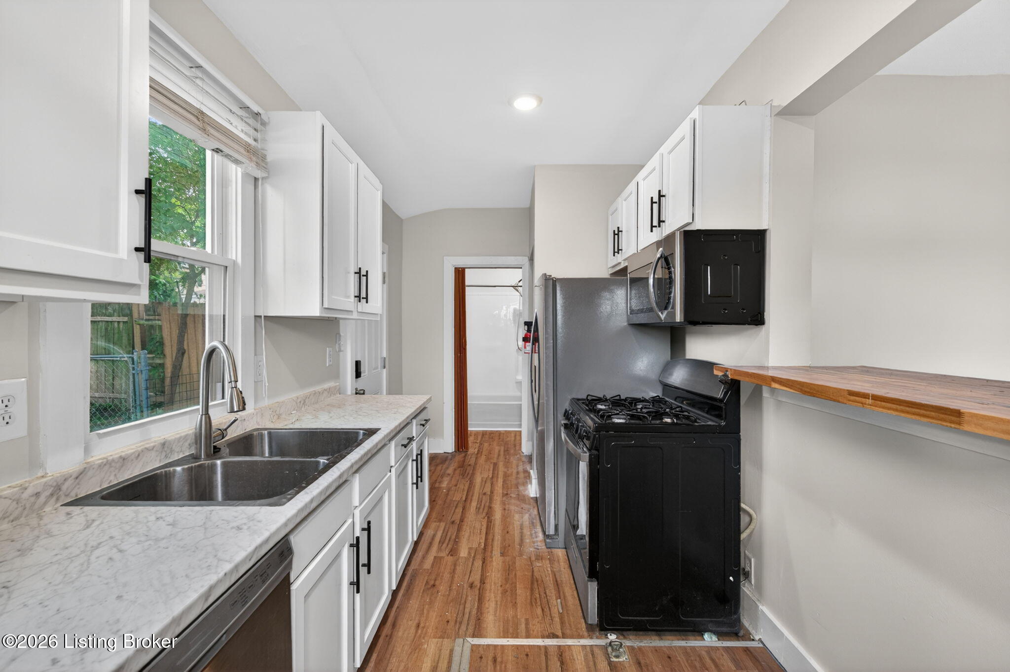 935 Samuel St