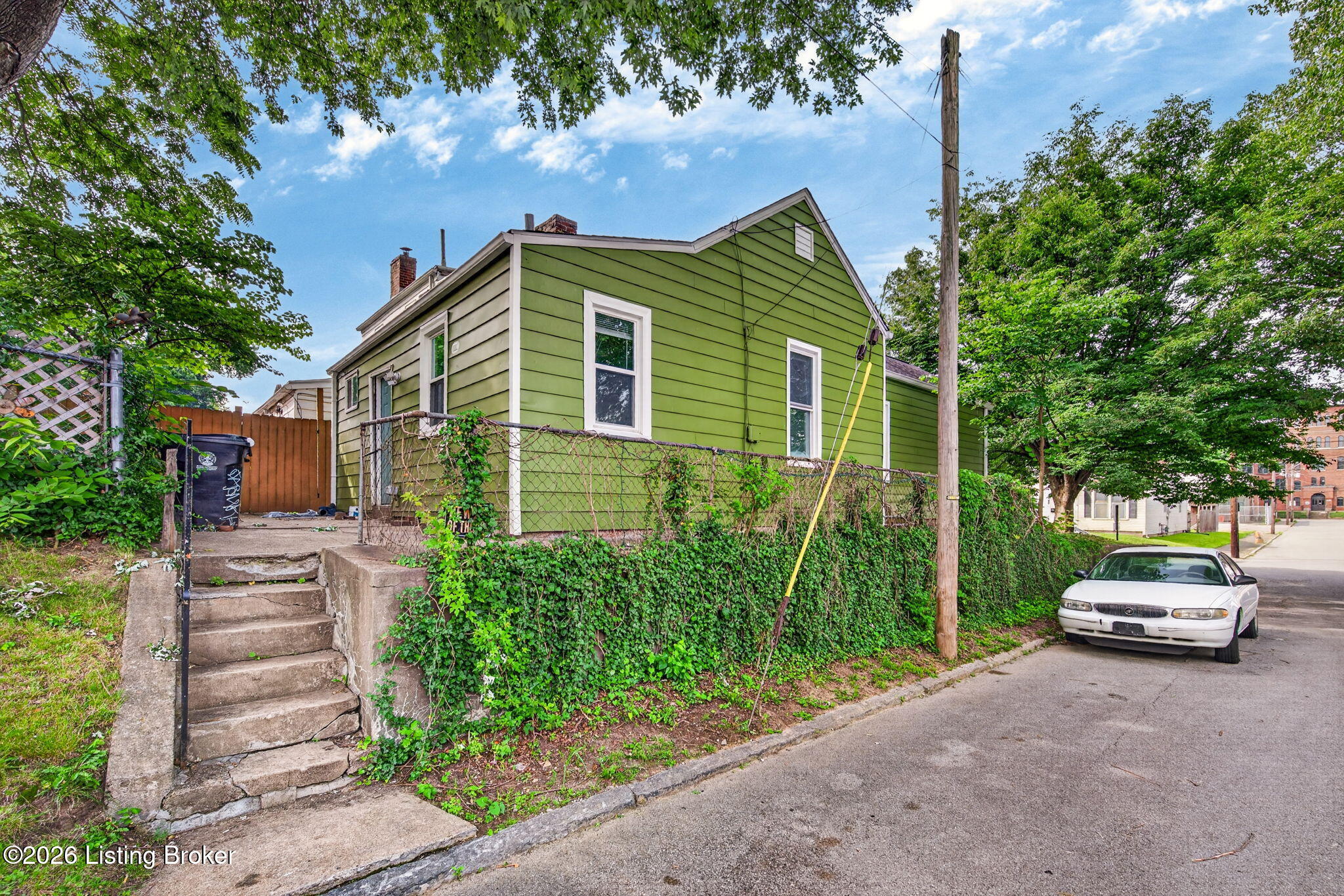 935 Samuel St