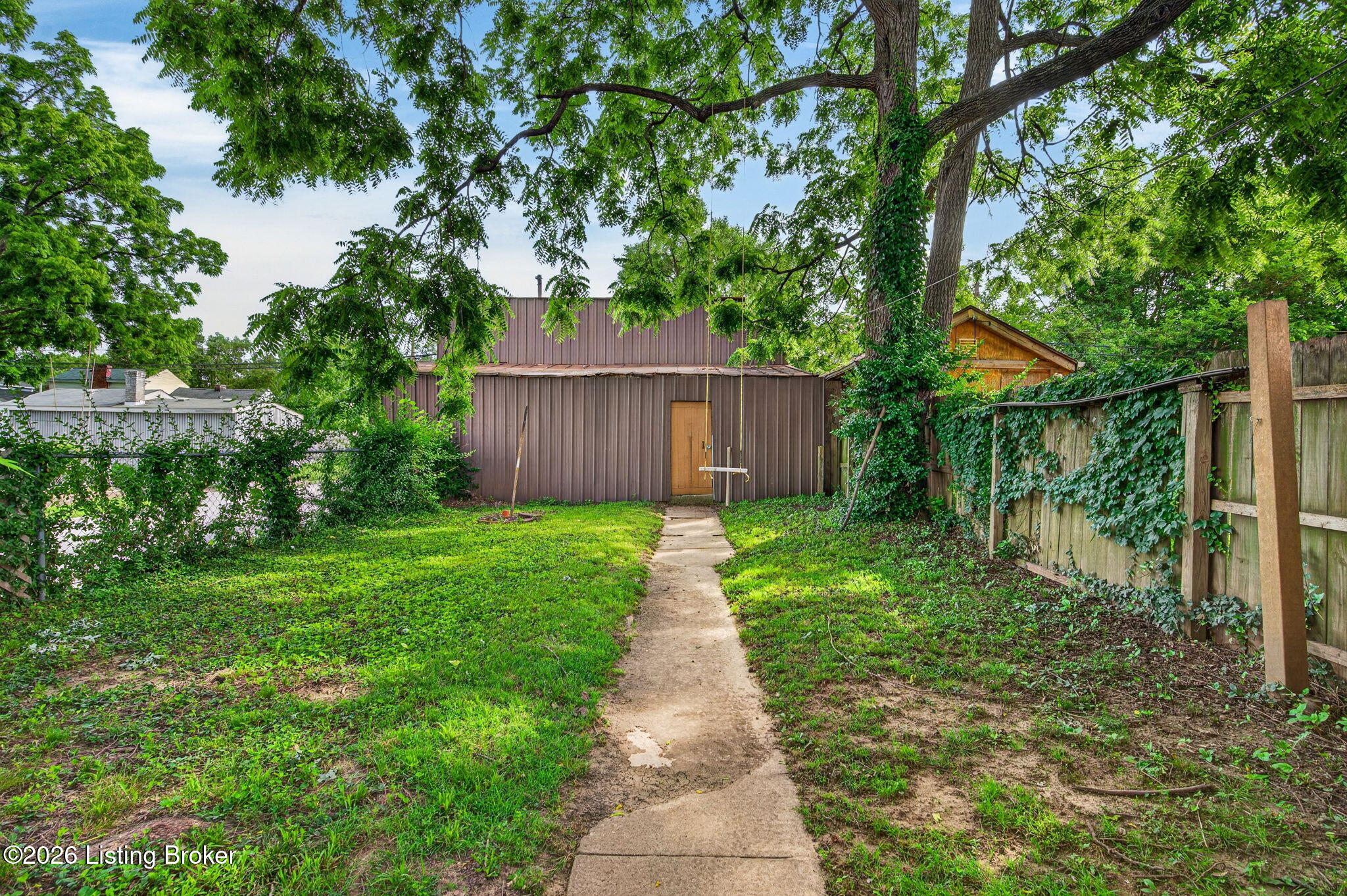 935 Samuel St