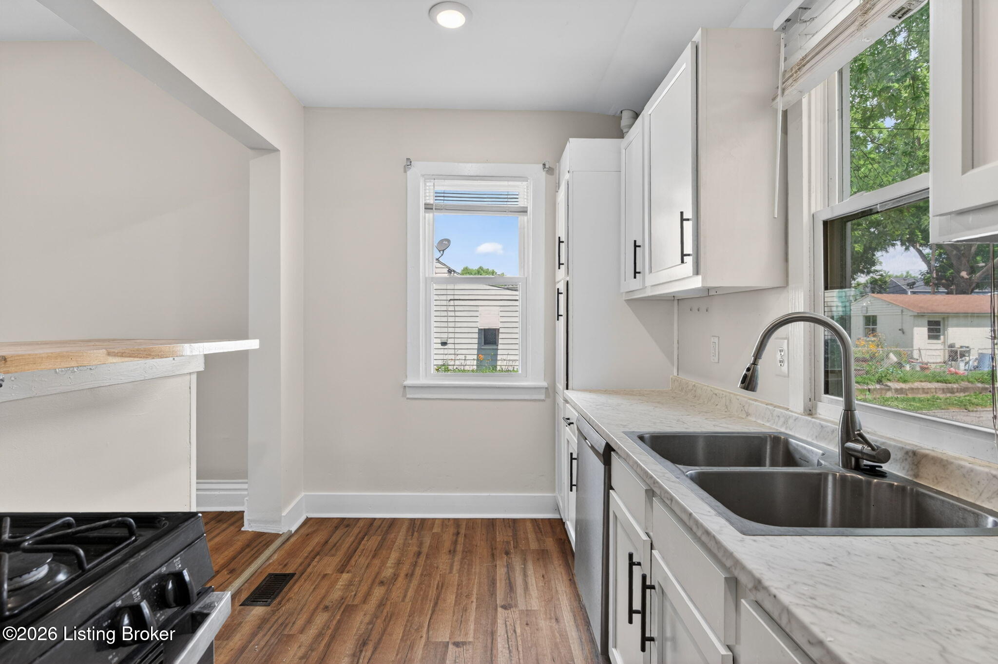 935 Samuel St