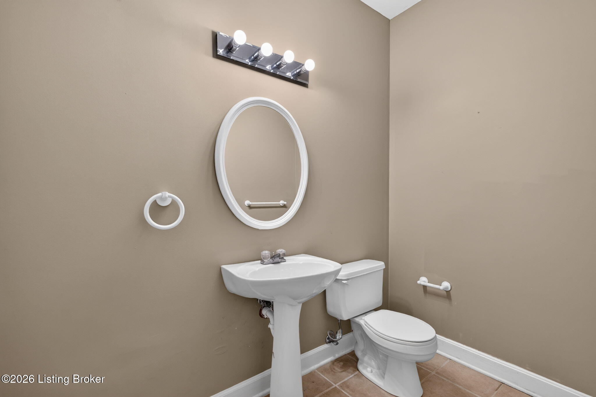 8800 Wooded Trail Ct