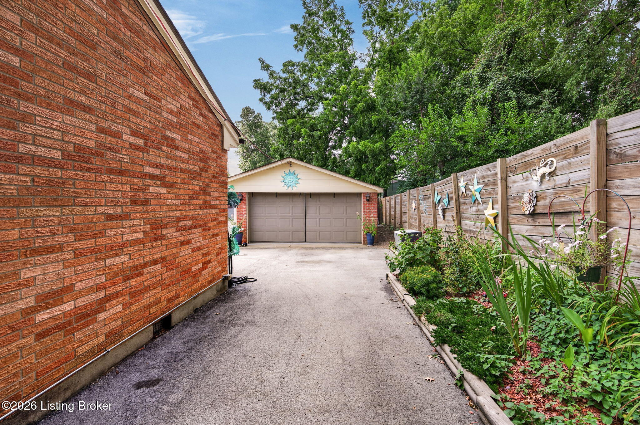 2150 Elmhurst Ave