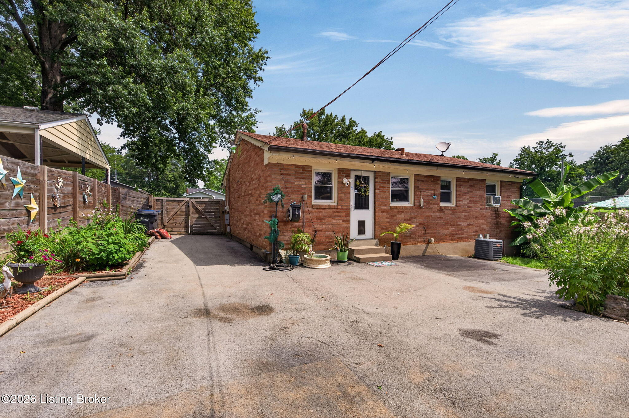 2150 Elmhurst Ave