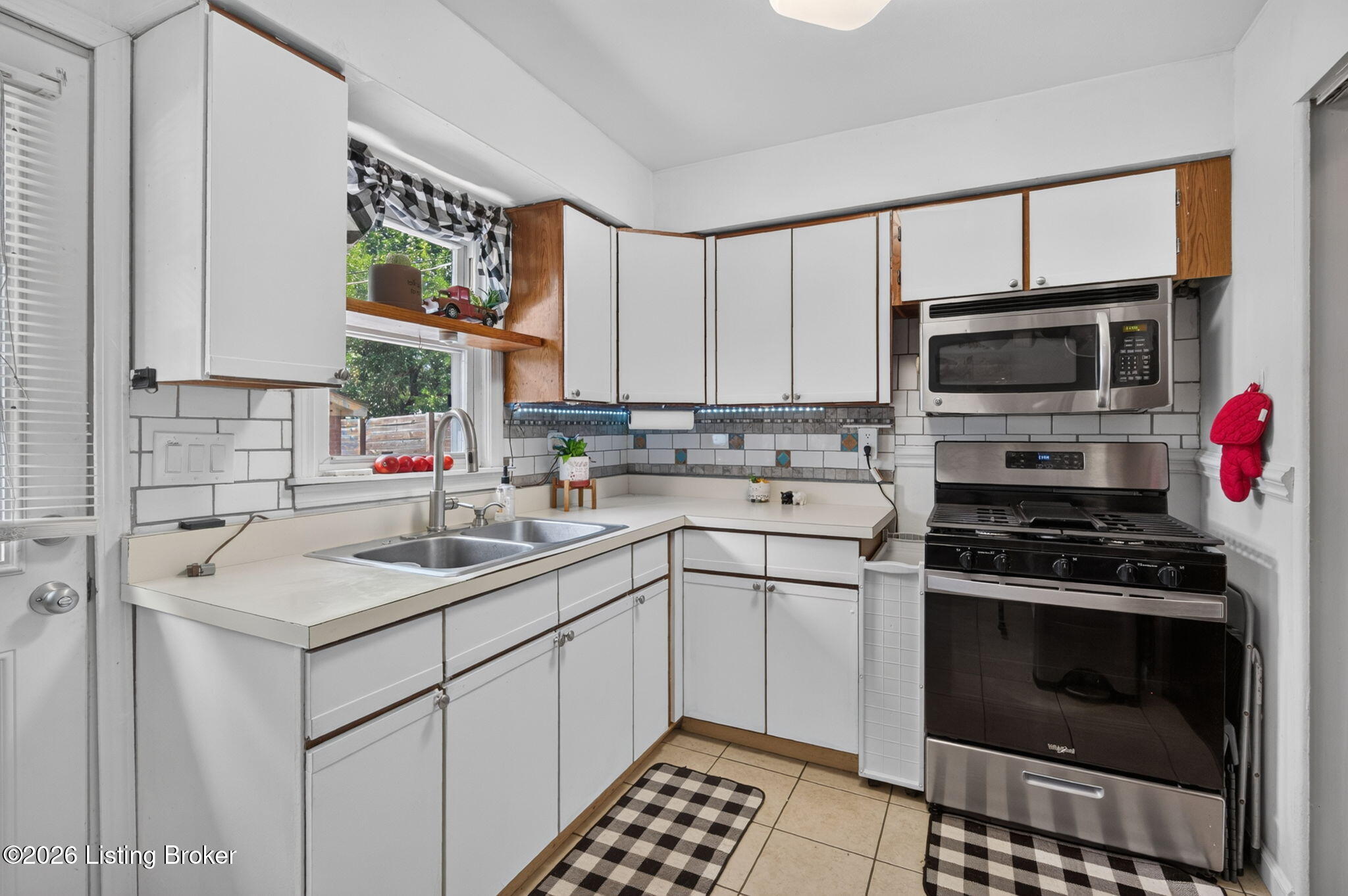 2150 Elmhurst Ave