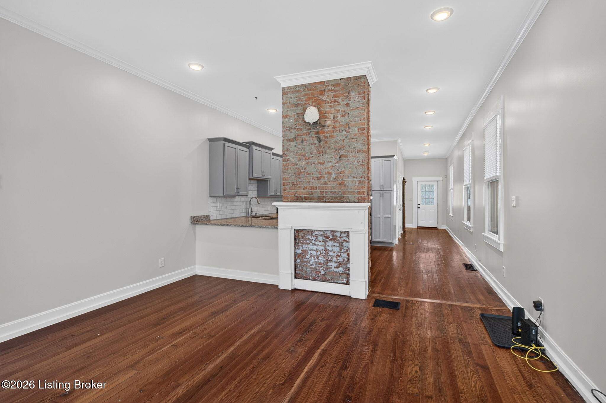 1122 E Burnett Ave