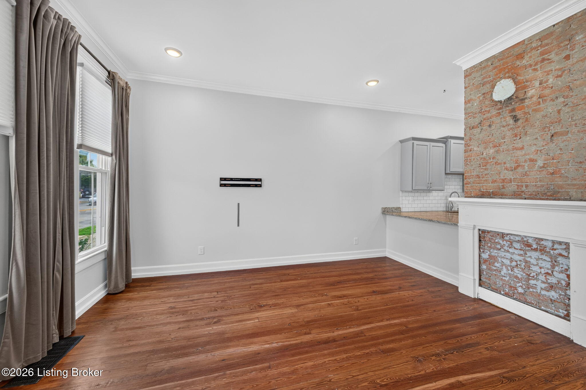 1122 E Burnett Ave