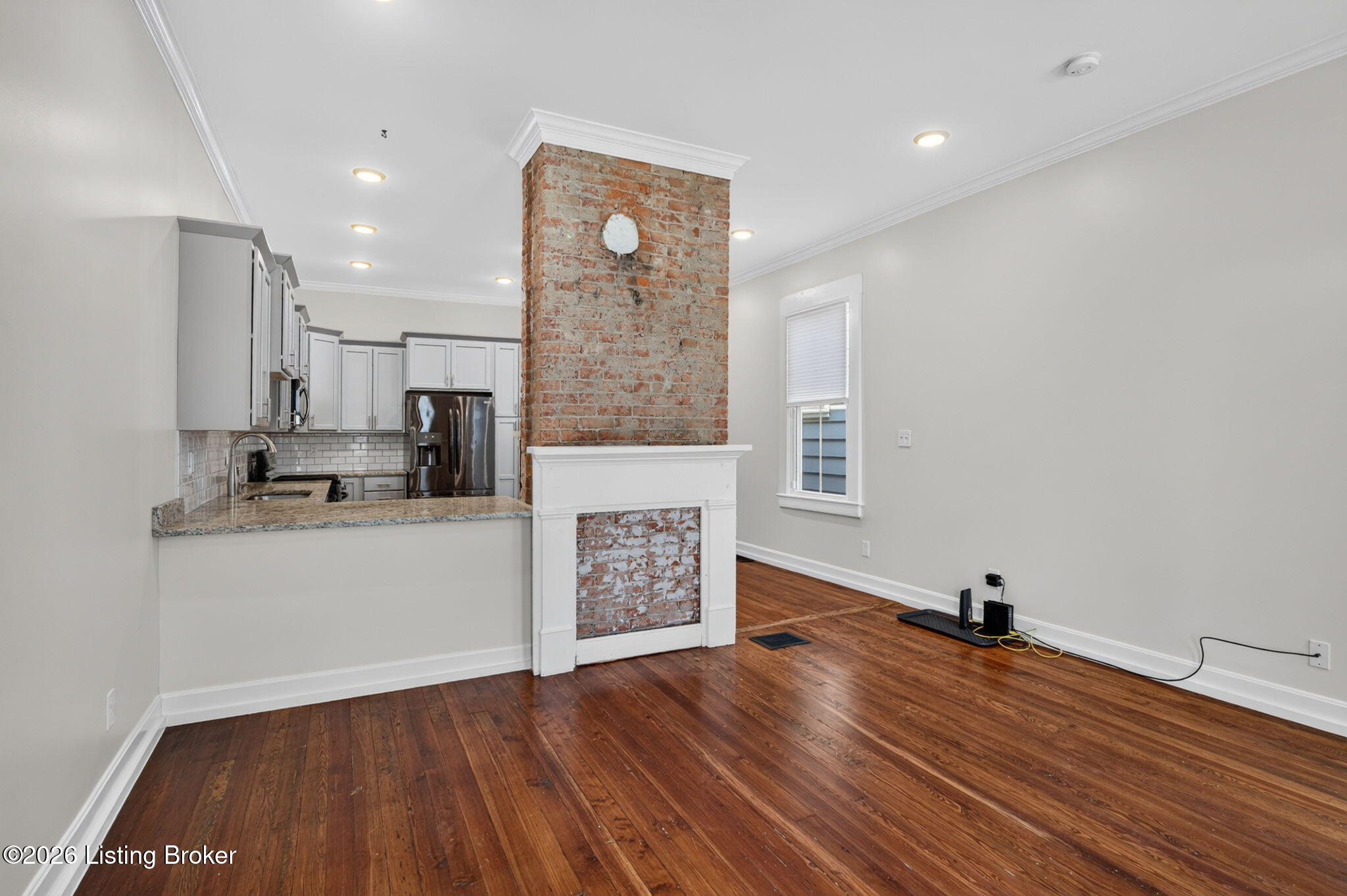 1122 E Burnett Ave