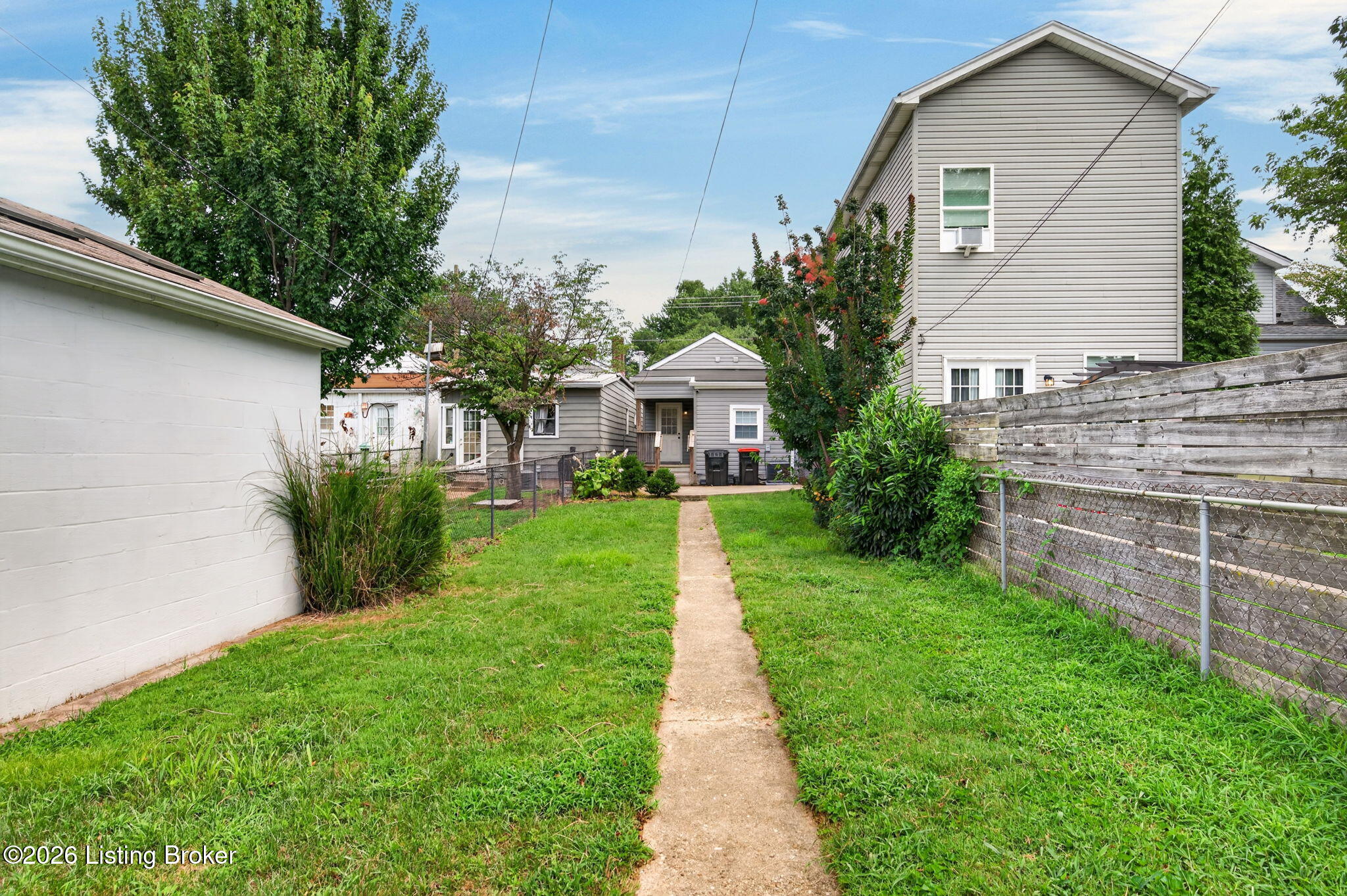 1122 E Burnett Ave
