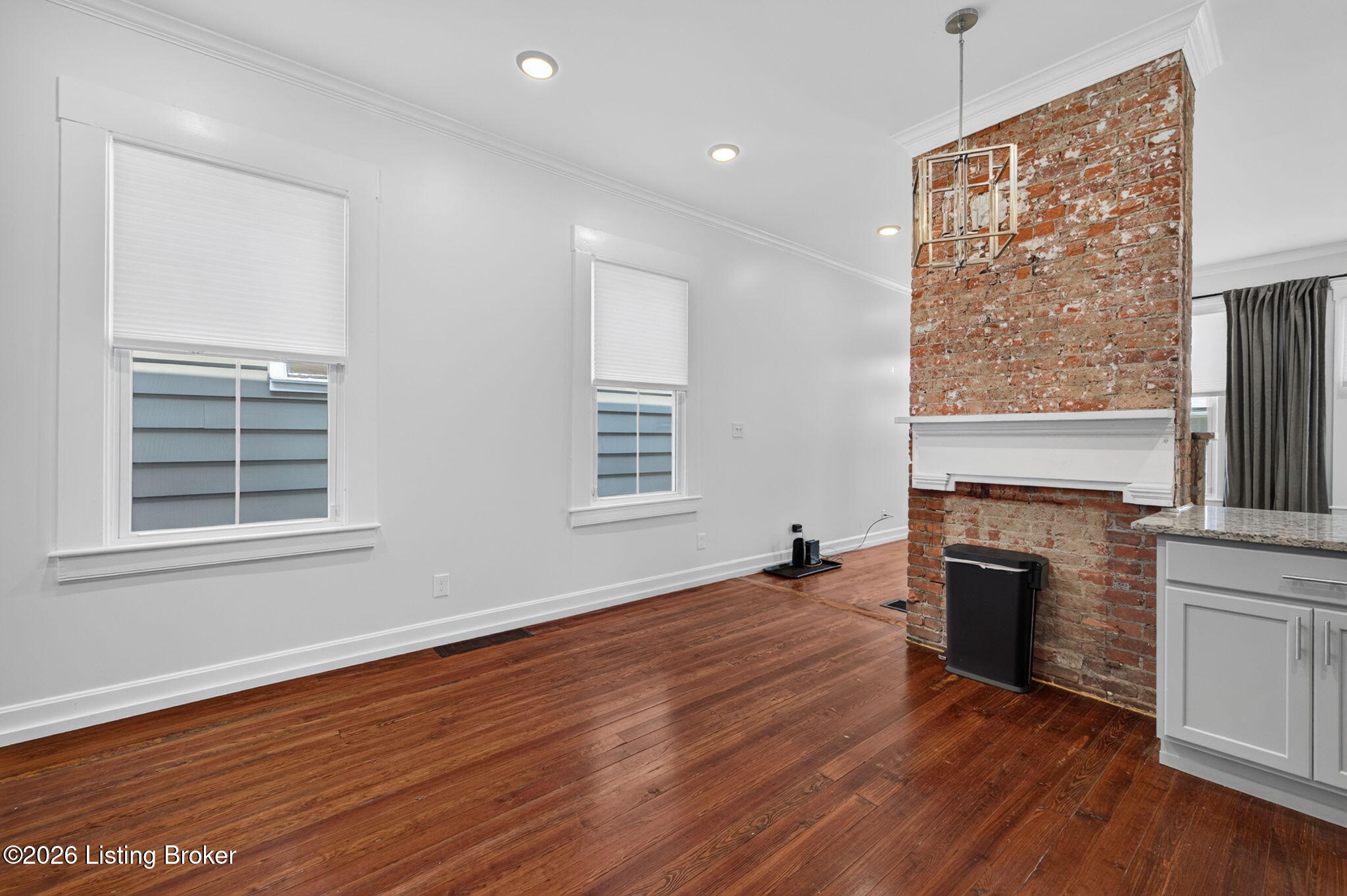 1122 E Burnett Ave
