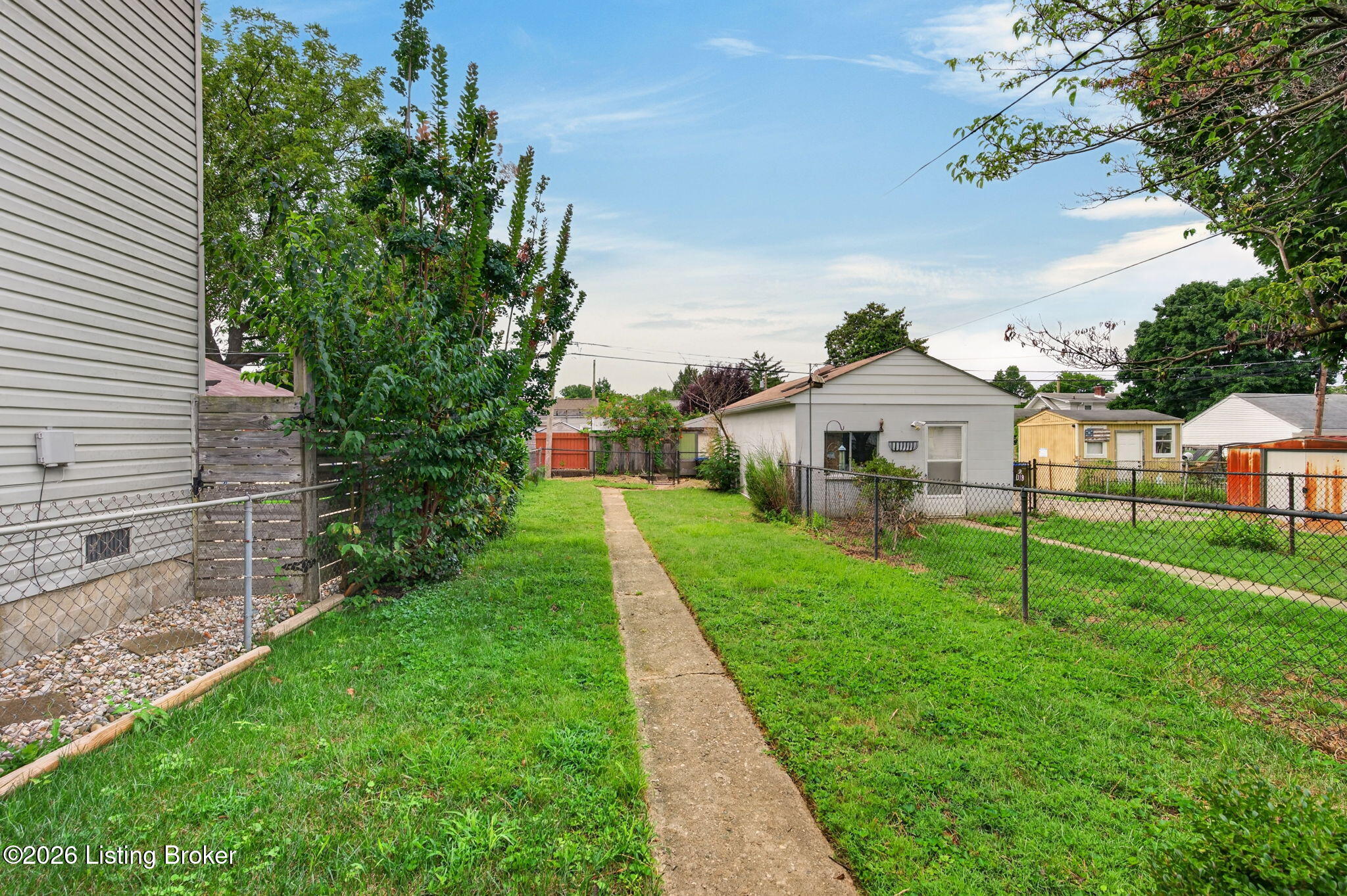 1122 E Burnett Ave